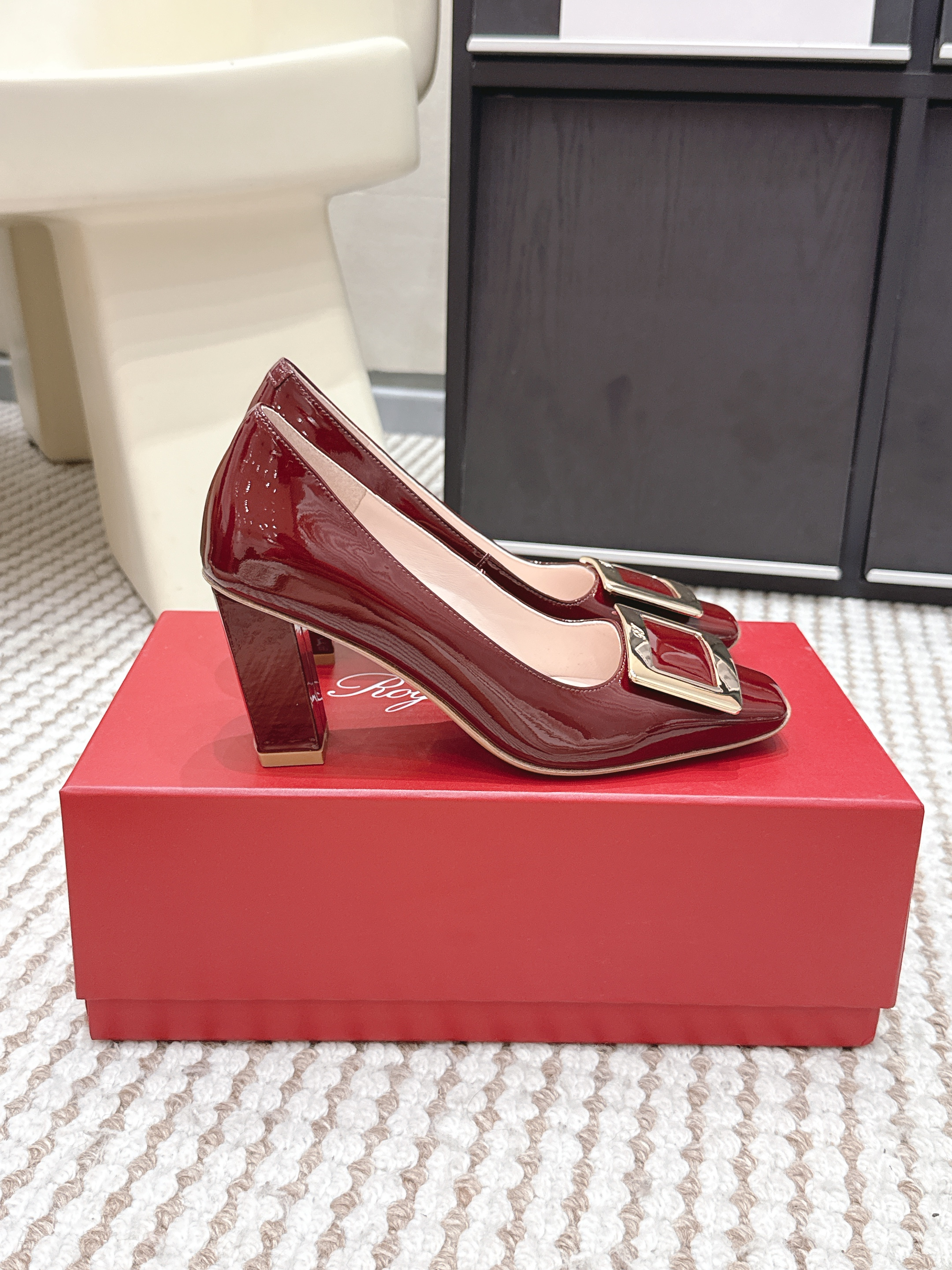 Roger Vivier Shiny leather Pumps