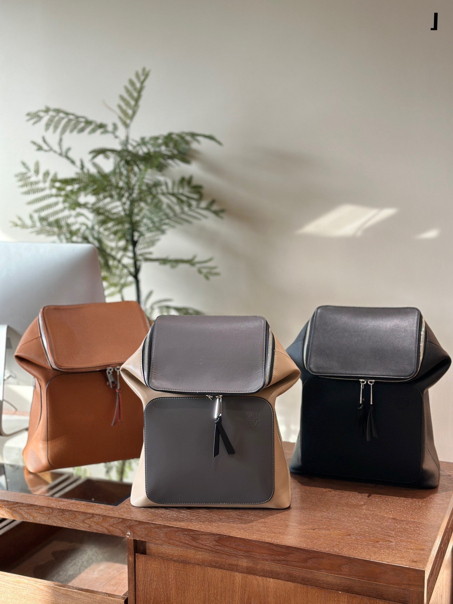 Loewe Goya Slouchy Grained Leather Debossed Anagram Logo Full-zip Flap Versatile Backpack - KAIROO