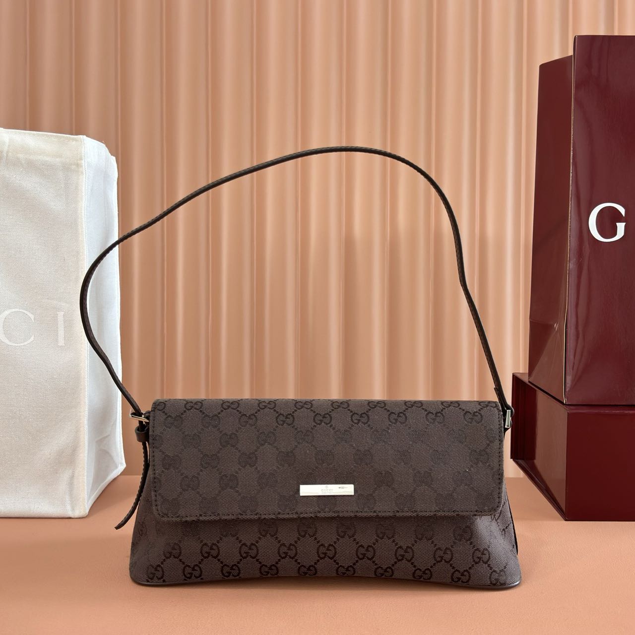 GUCCI Madison medium shoulder bag