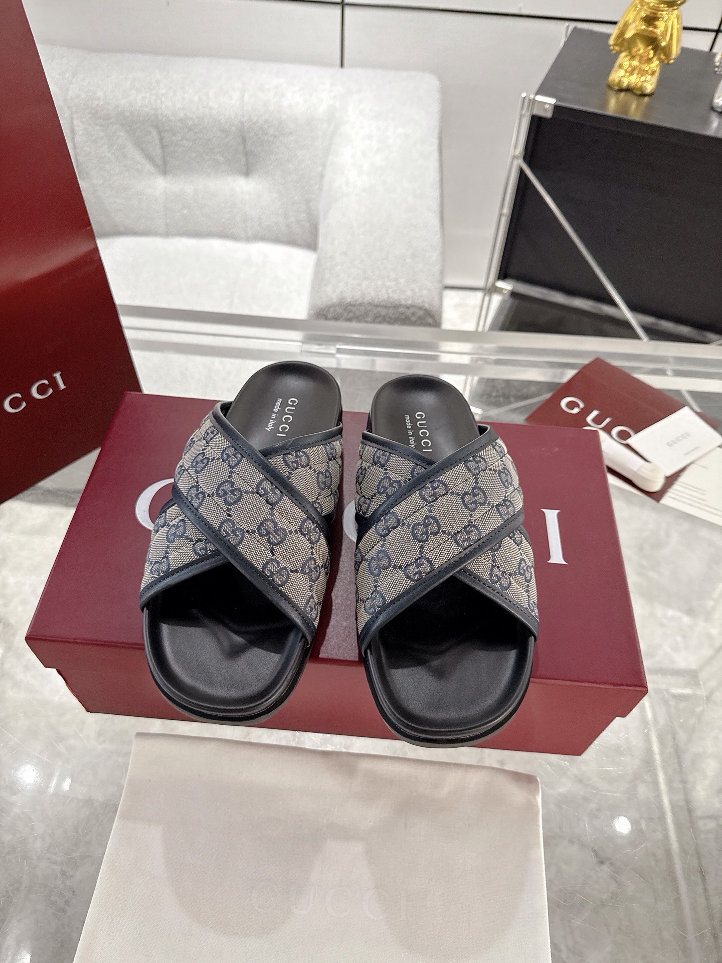 Men's Gucci slide sandal