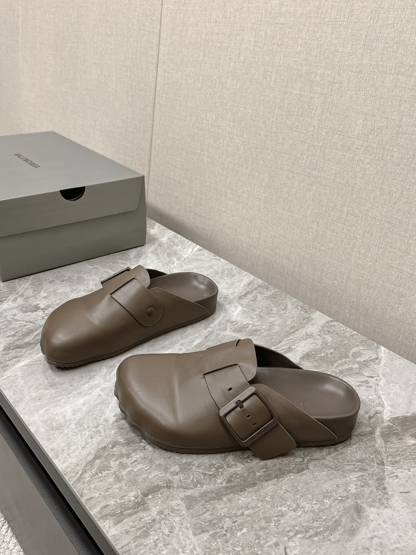 Balenciaga x Vibram Brown FiveFingers Tonal Buckle Leather Toe Mules Sandals - KAIROO