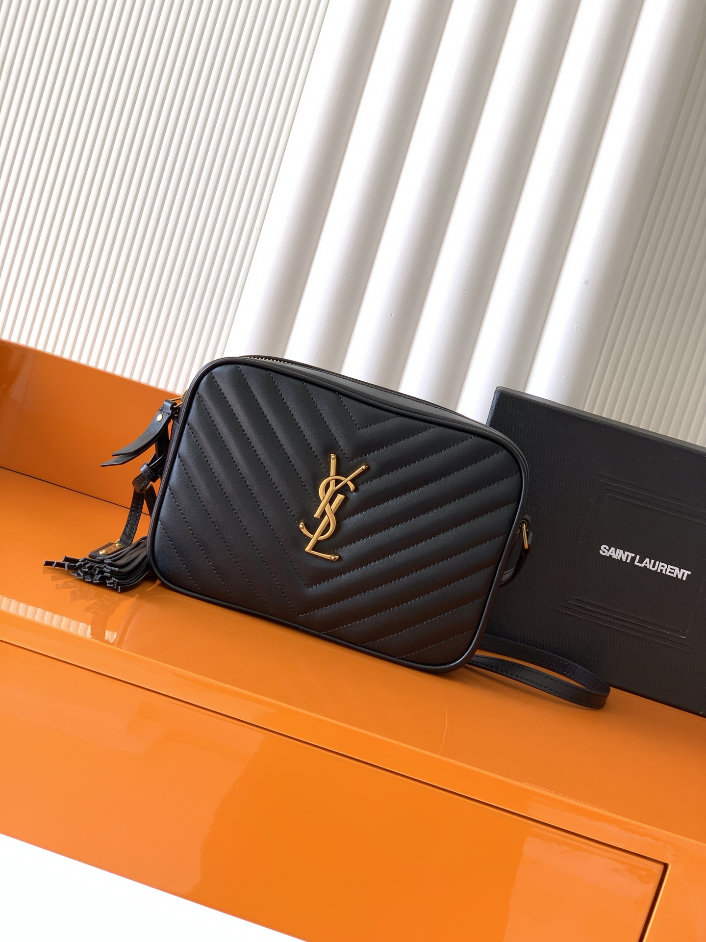 YSL Saint Laurent Lou Camera Bag in Quilted leather-Black