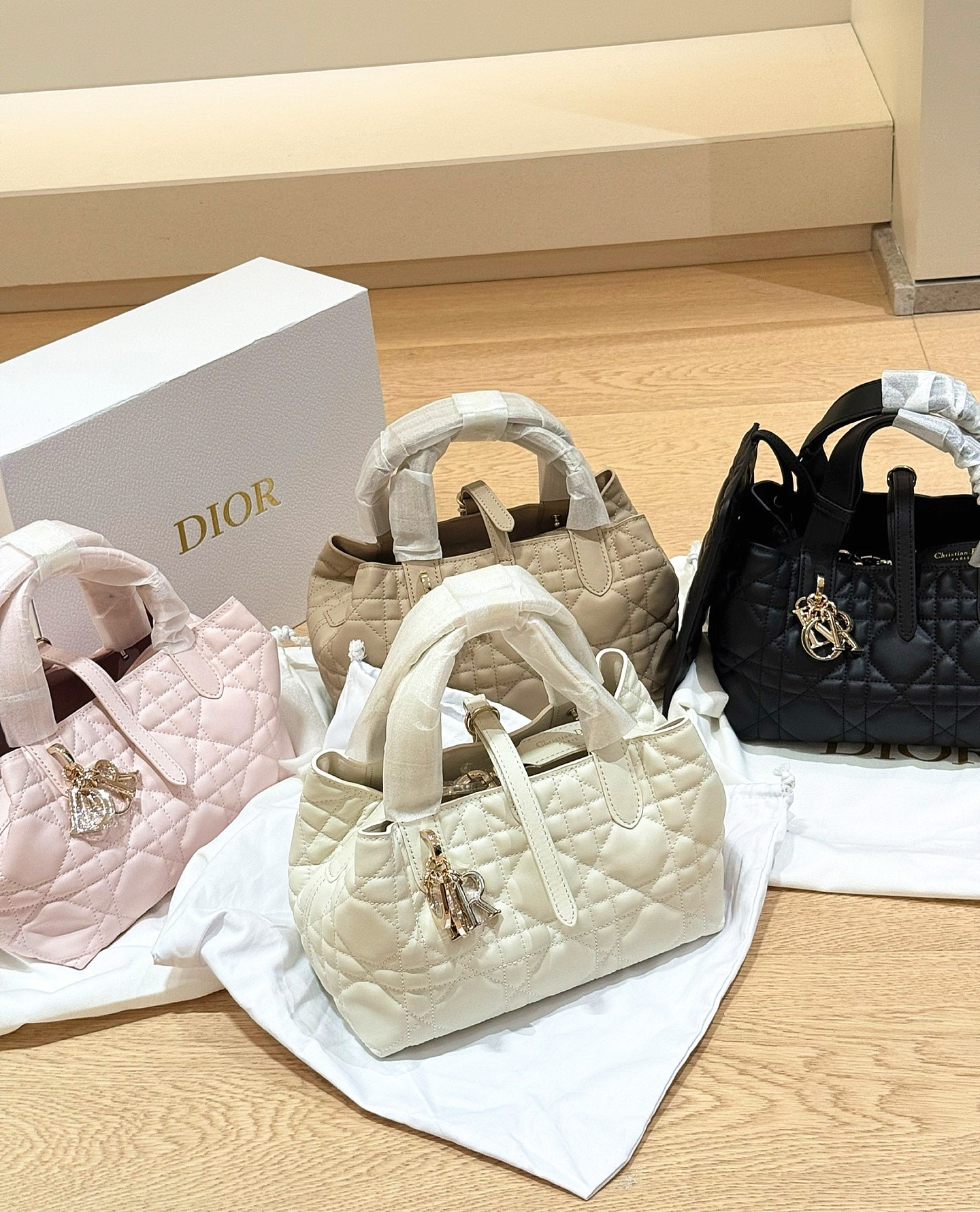Dior Toujours Soft Cannage Leather Flexible Sides  Horizontal Tote Bag With Zipped Pouch - KAIROO