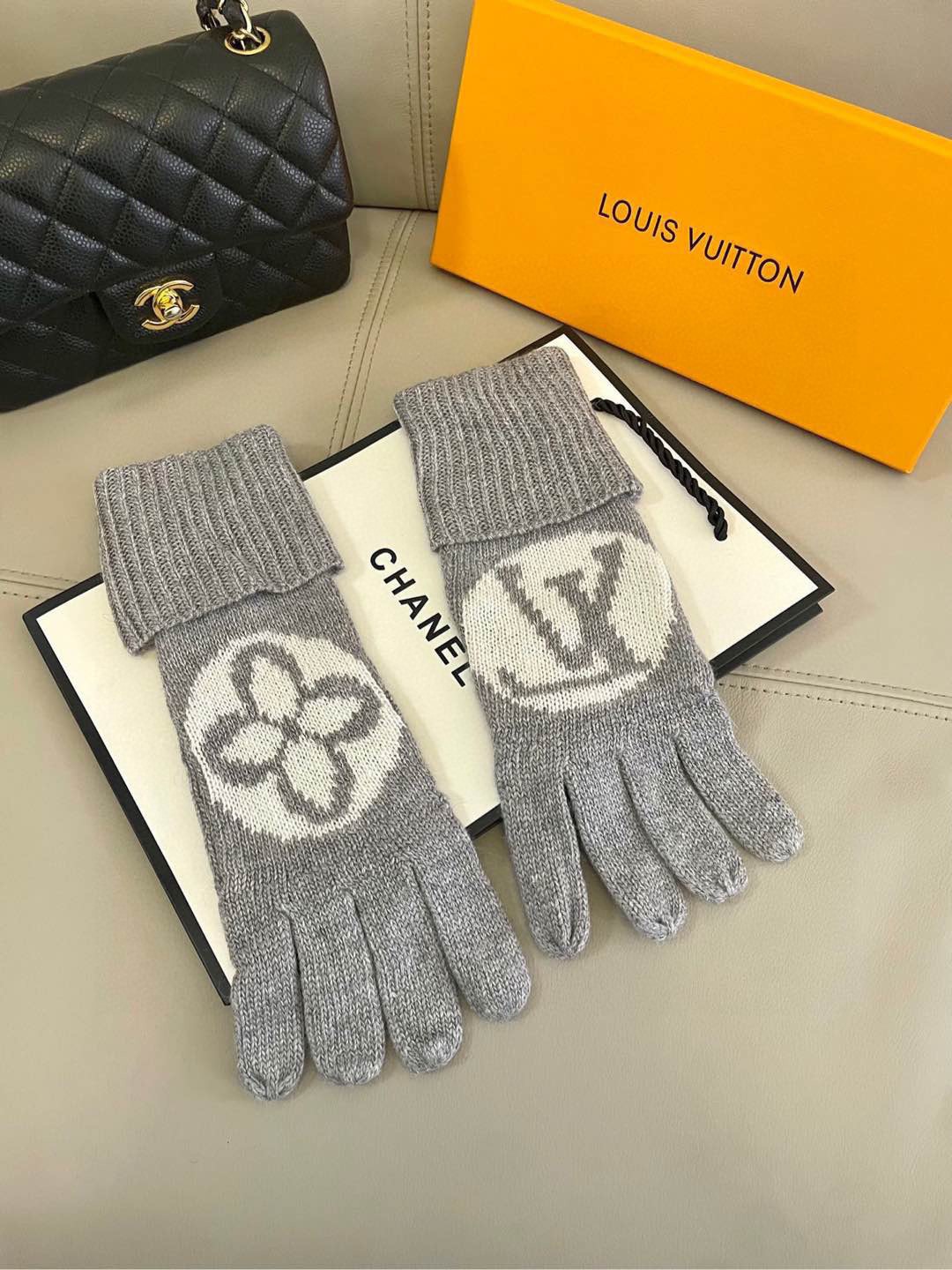 LV Wool Gloves