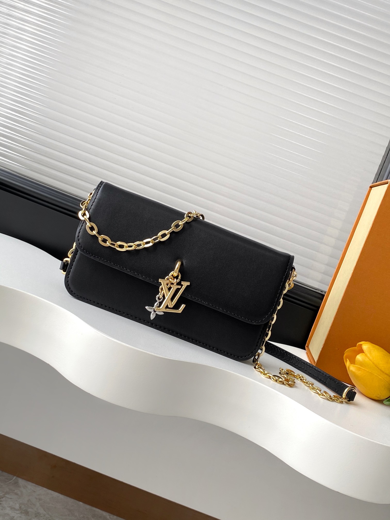 Louis Vuitton LV Bloom Chain bag