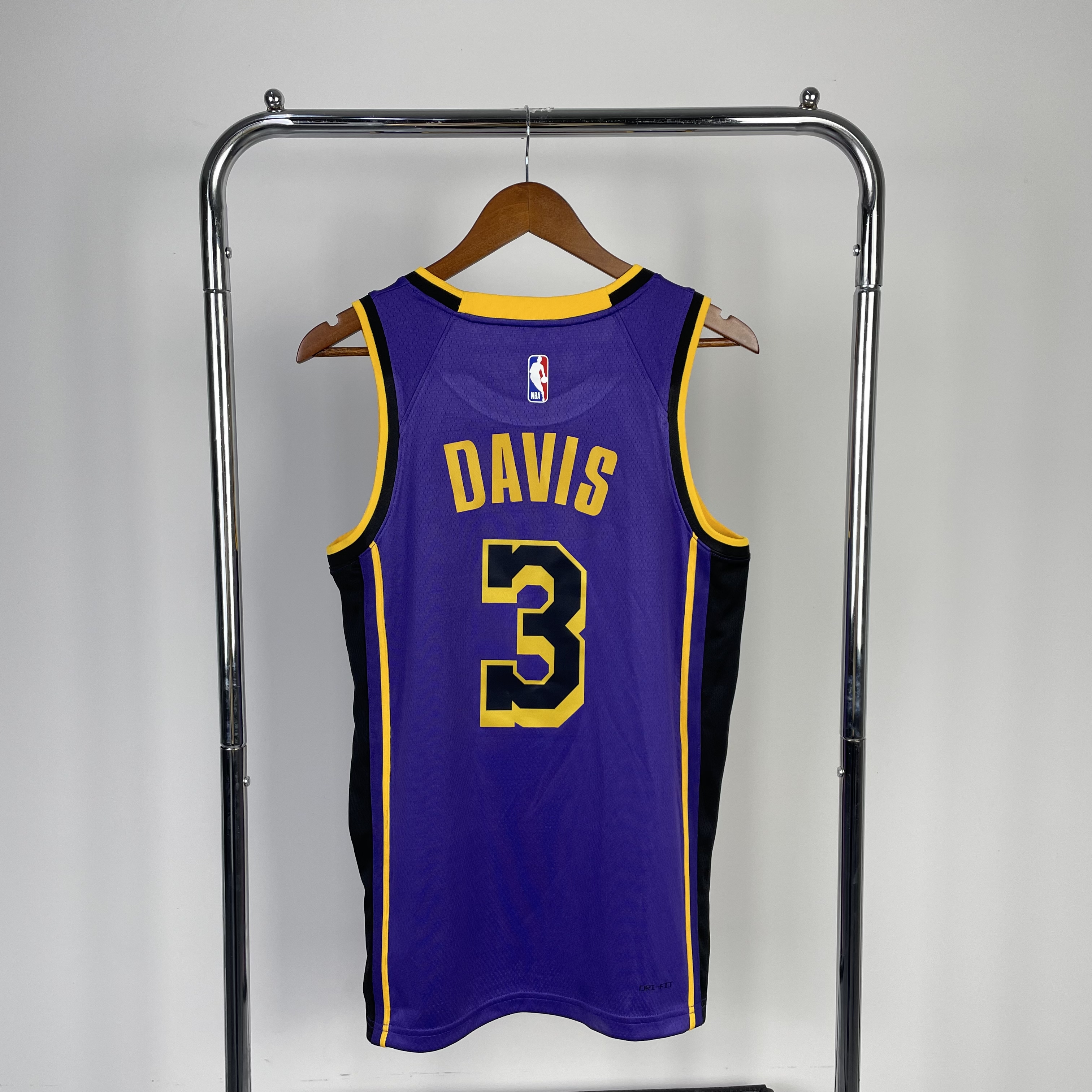 23 Season Lakers  No. 3 DAVIS
