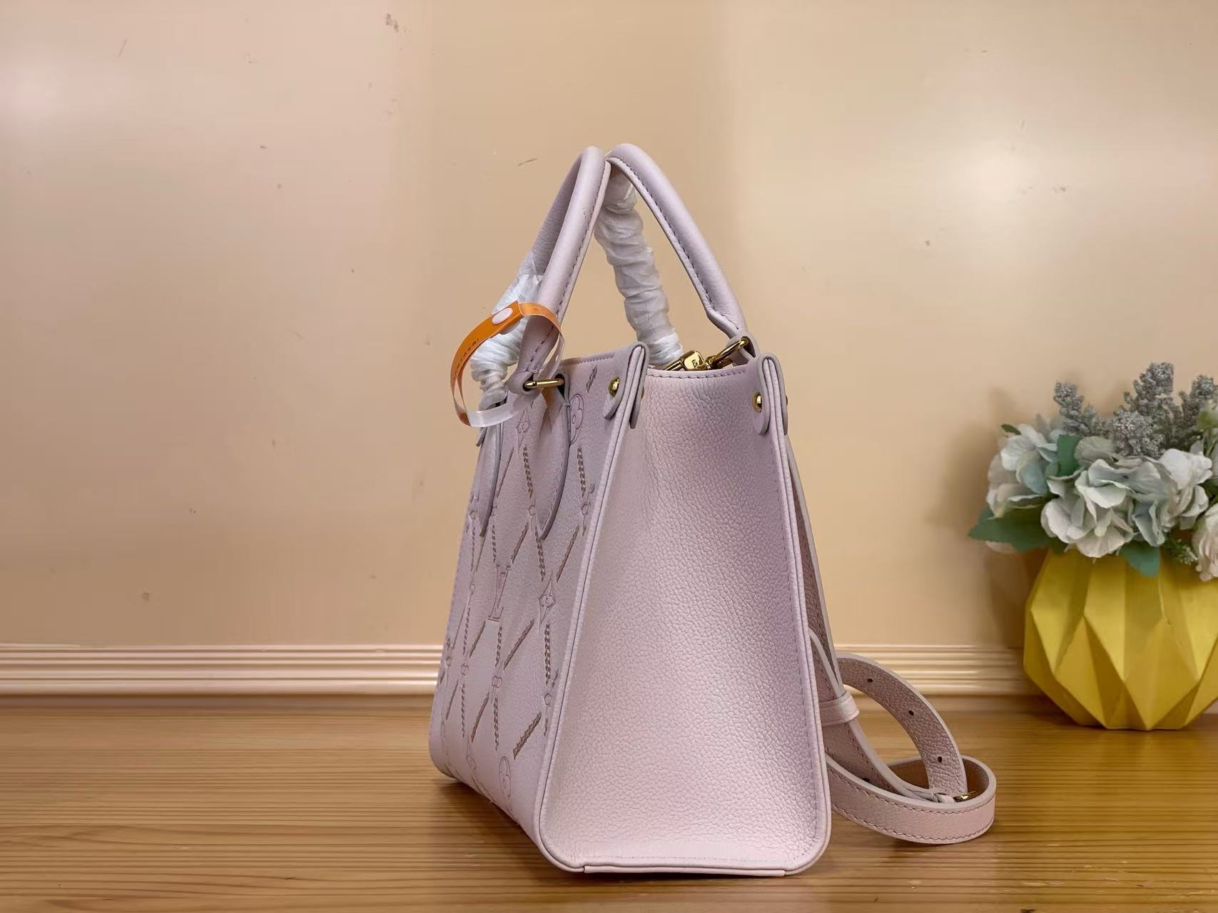 Louis Vuitton LV new pink embroidered OnTheGo small handbag