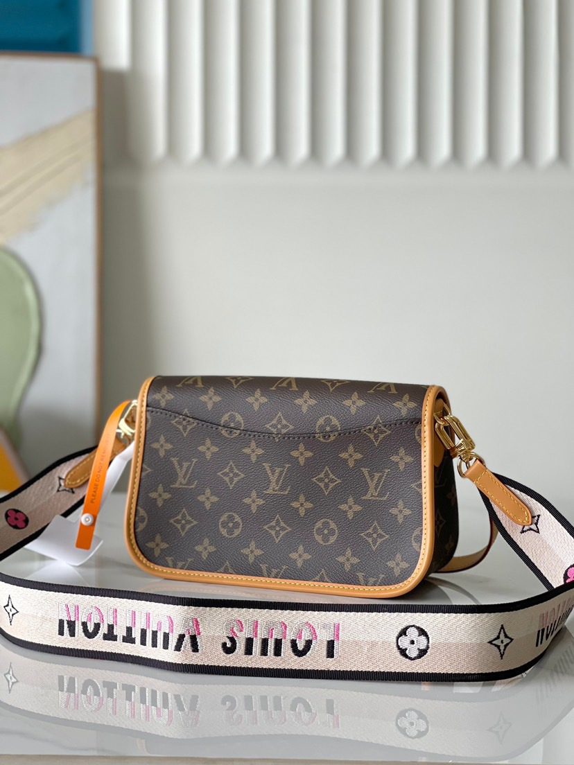 Louis Vuitton LV presbyopic cross-body handbag