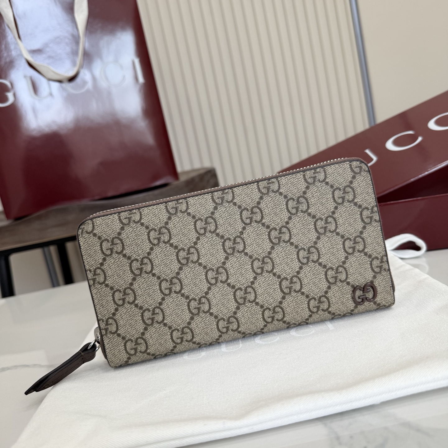 Gucci Brown interior GG zip around wallet856562