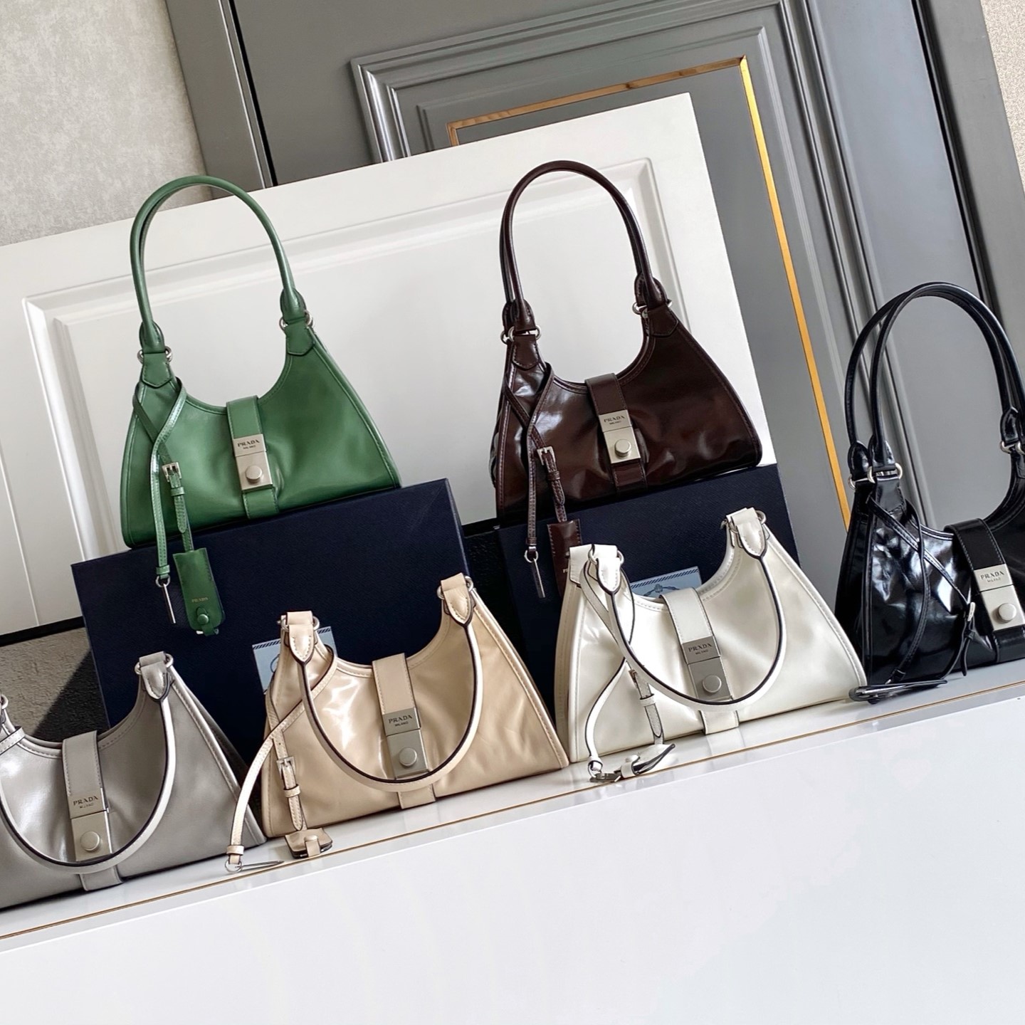 Prada Bag Small Leather Tote Bag Imported Oil-waxed Leather 1BG580 (10A Mirror Version)