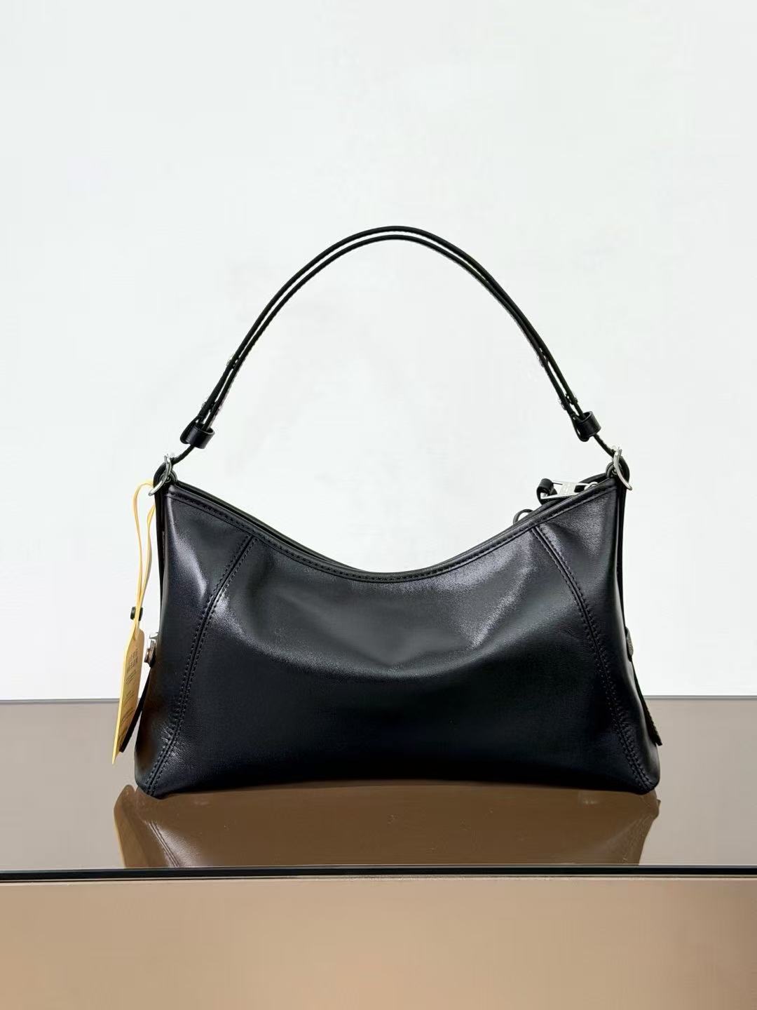 Louis Vuitton LV CARRYALL EAST WEST Bag