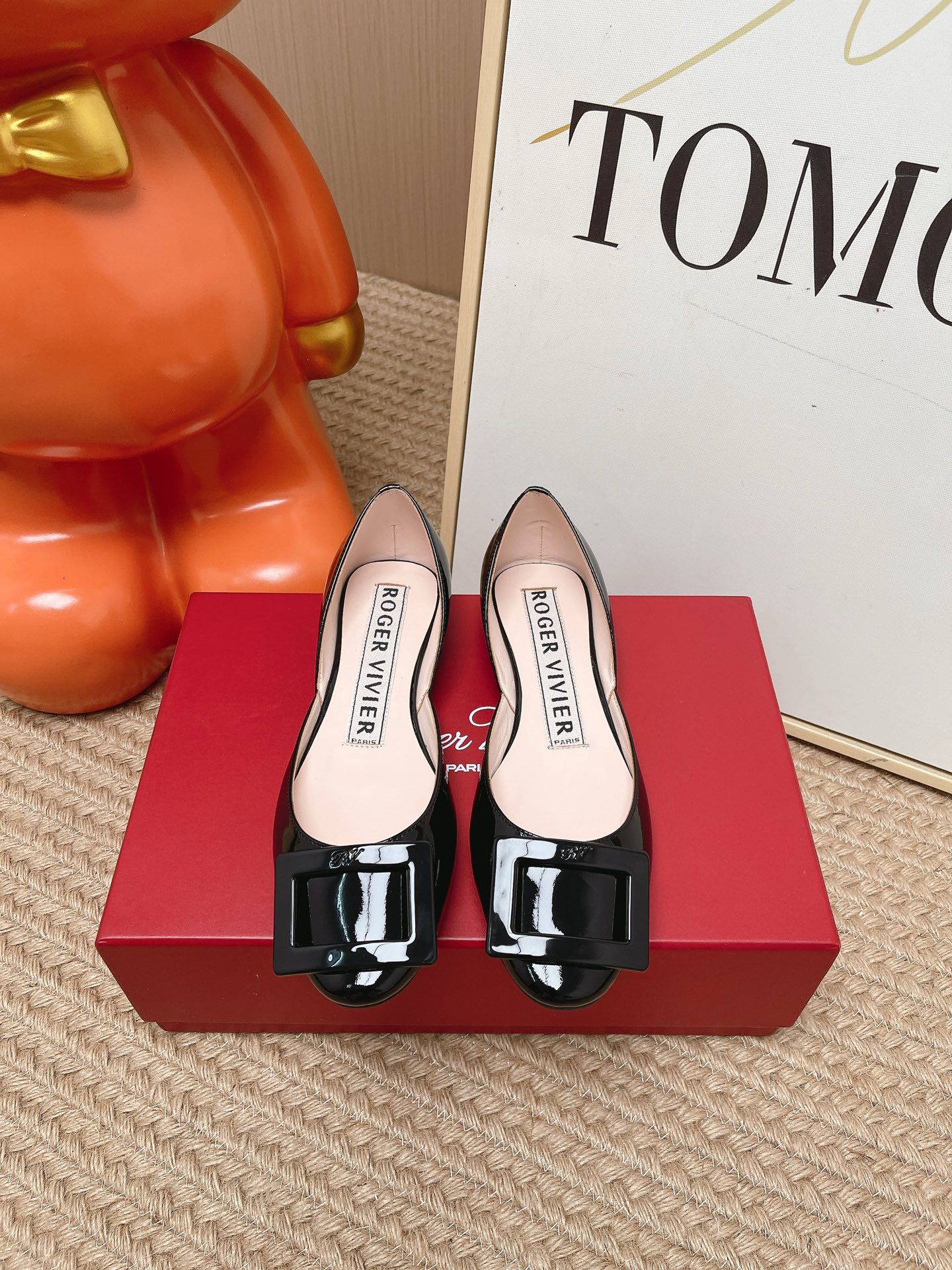 Roger Vivier Rose Shiny Leather Ballet Flat