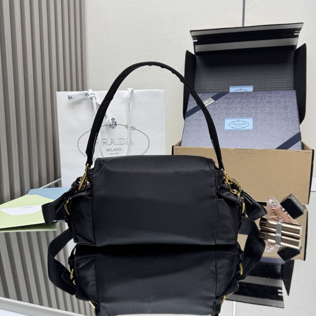 Prada Explore medium Re-Nylon shoulder bag with flap-Black 1BD394