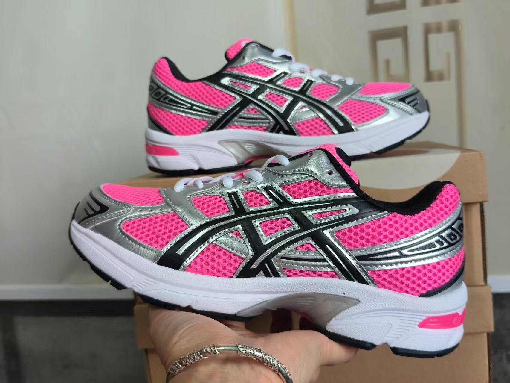 ASICS 1130 US Men's Sizes6 to 11 in half sizes Pink Silvery Shoes tianlong