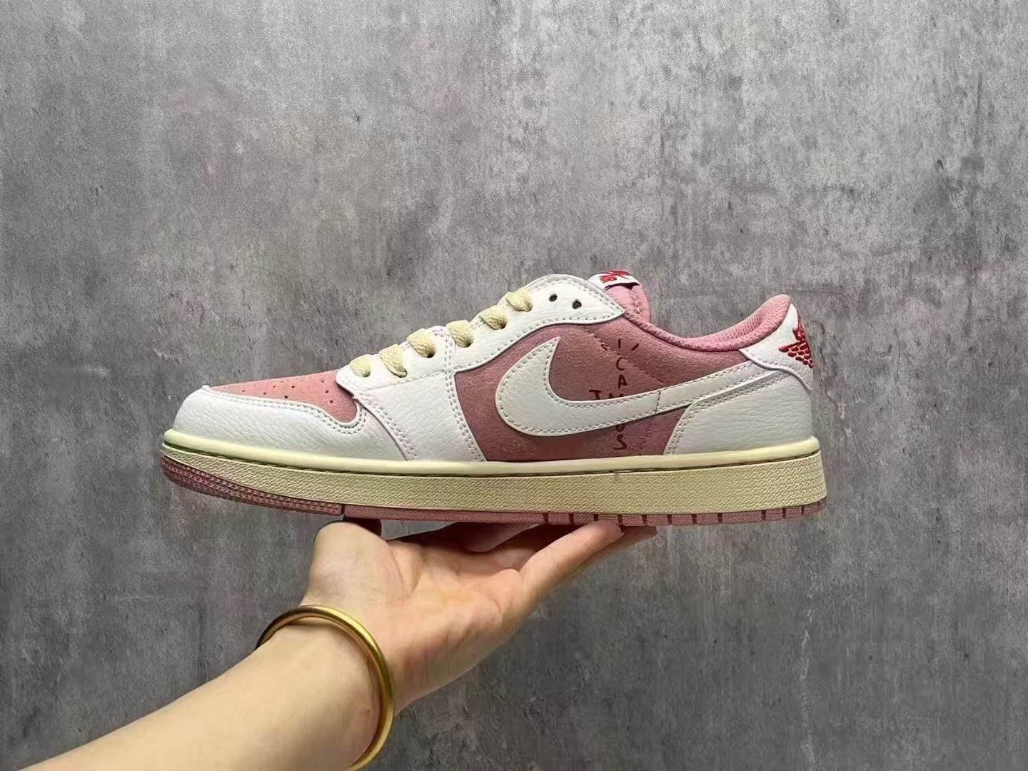 2025-26 AJ1 US Men's Sizes6 to 11 in half sizes Hunk Pink Low cut Inverted Hook Shoes tianlong