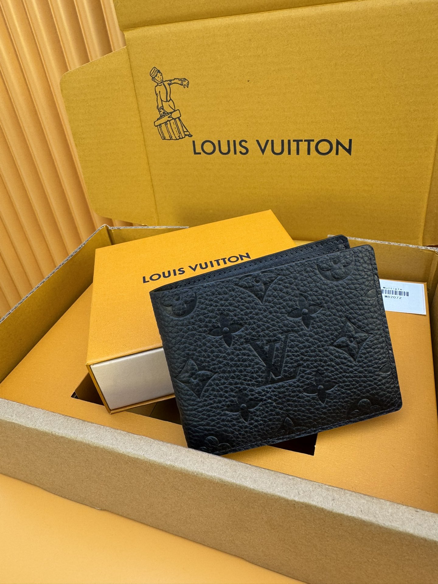 M82072 LV Men's Multiple Wallet in Black Taurillon Leather