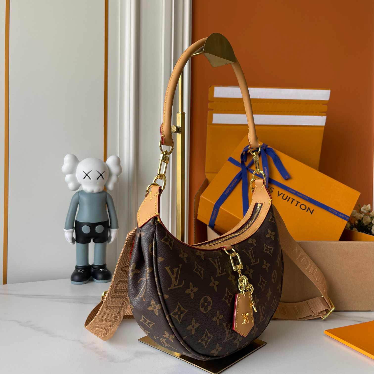 Louis Vuitton new loop hobo handbag