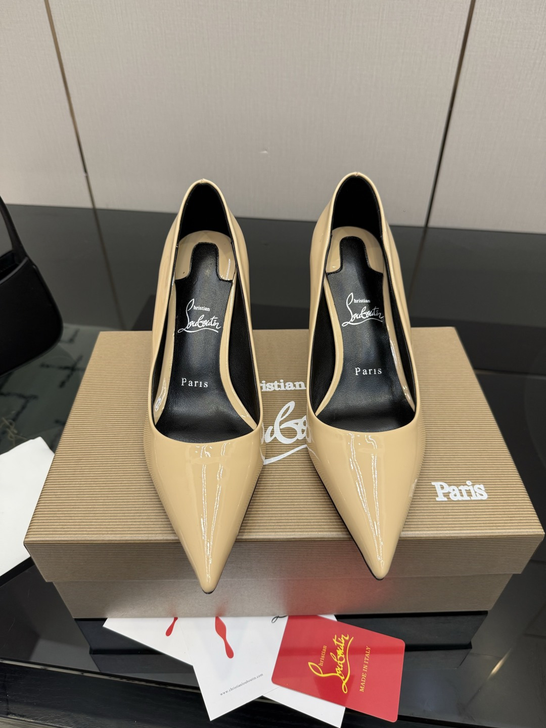 Christian Louboutin New shiny leather Pump