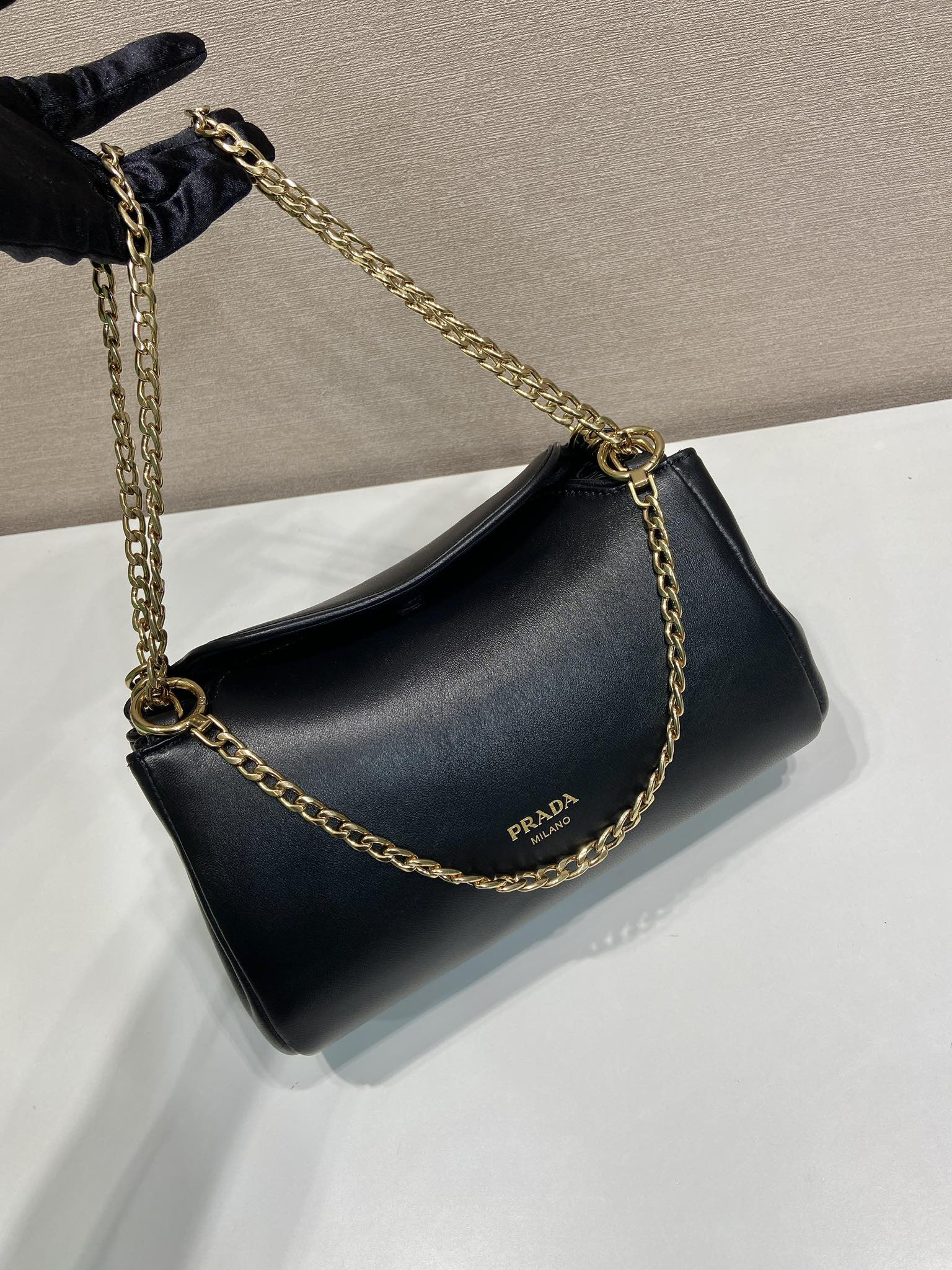 Prada  Tumulte bag 24 black leather 280838
