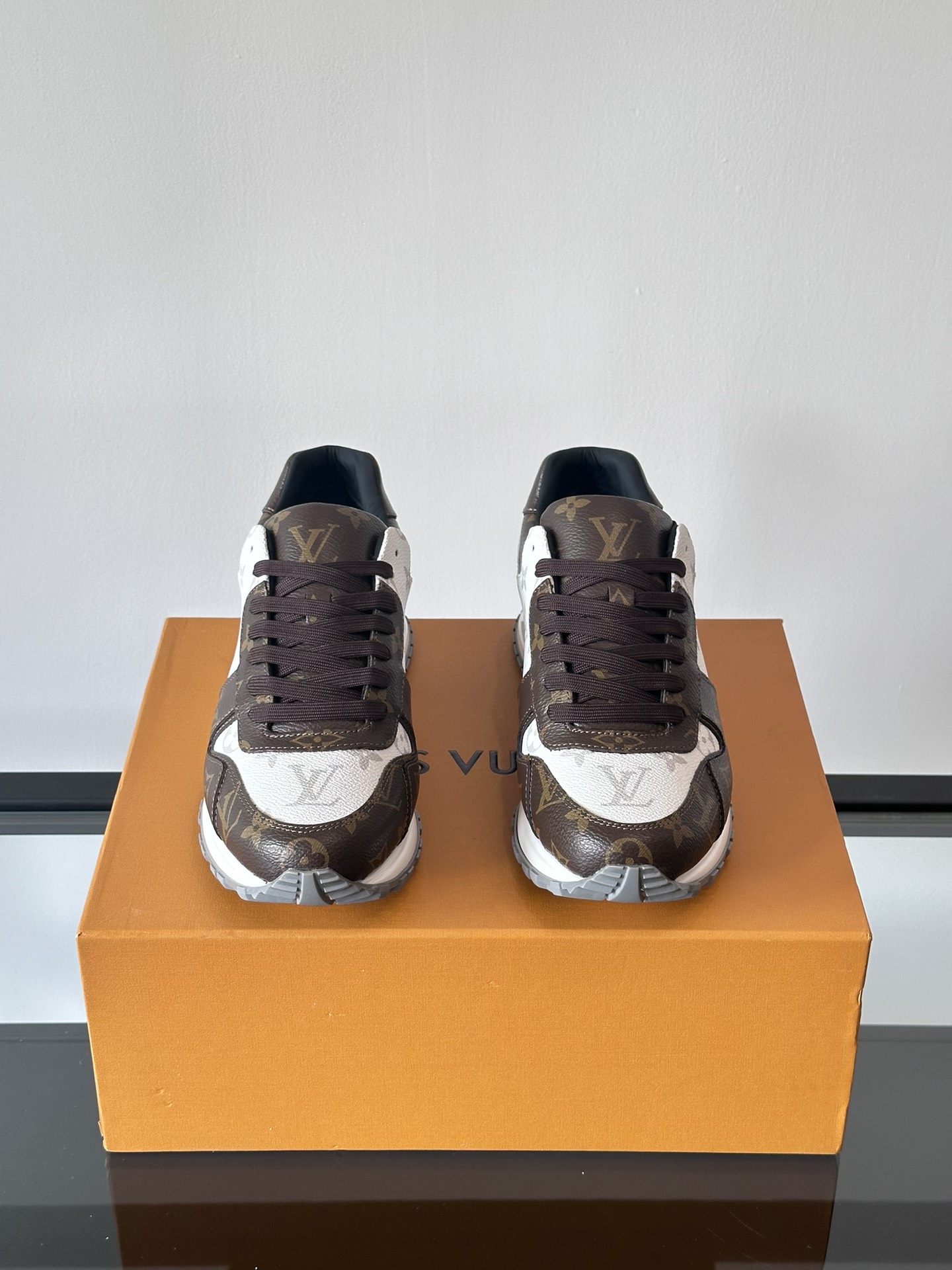 Men's LV Run Away Sneakear