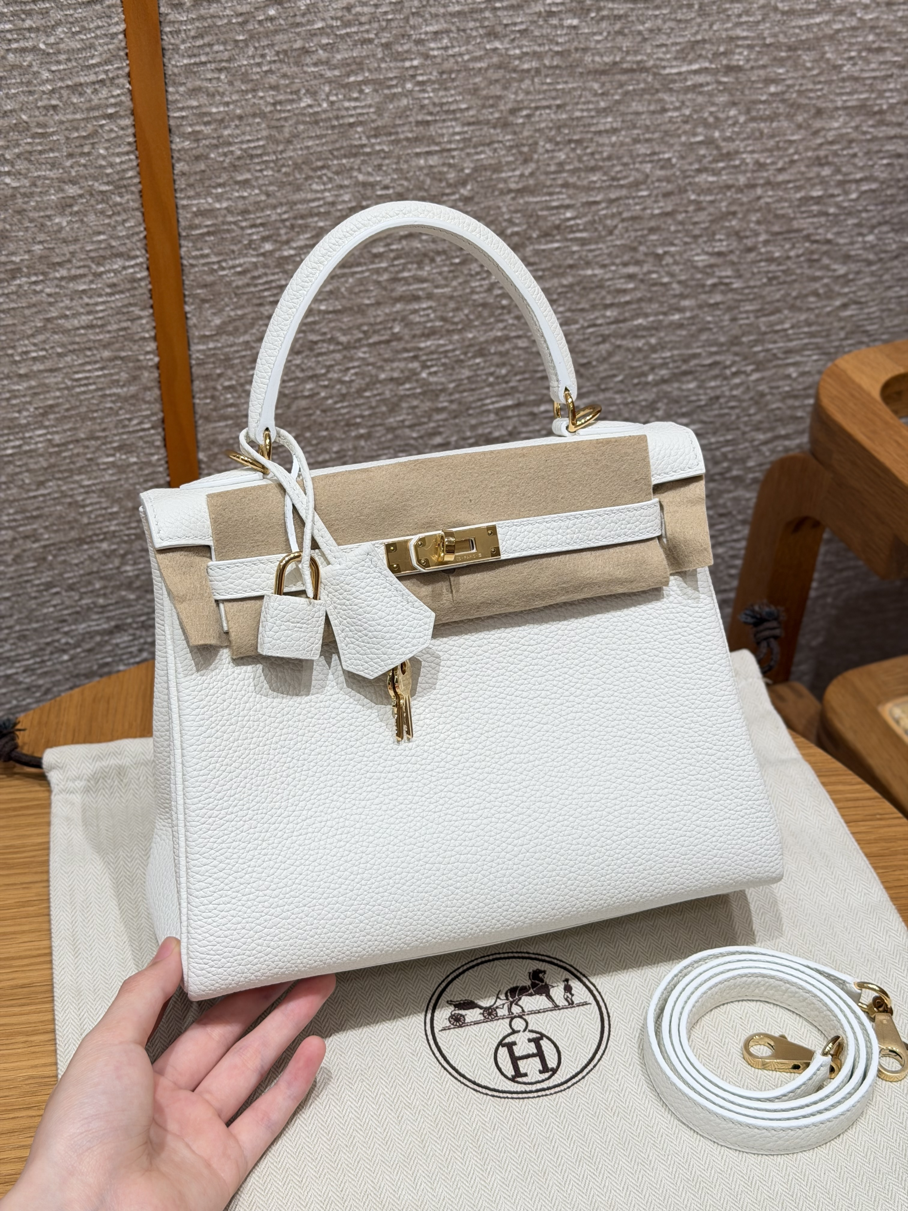 Hermes Blanc Togo Kelly 25