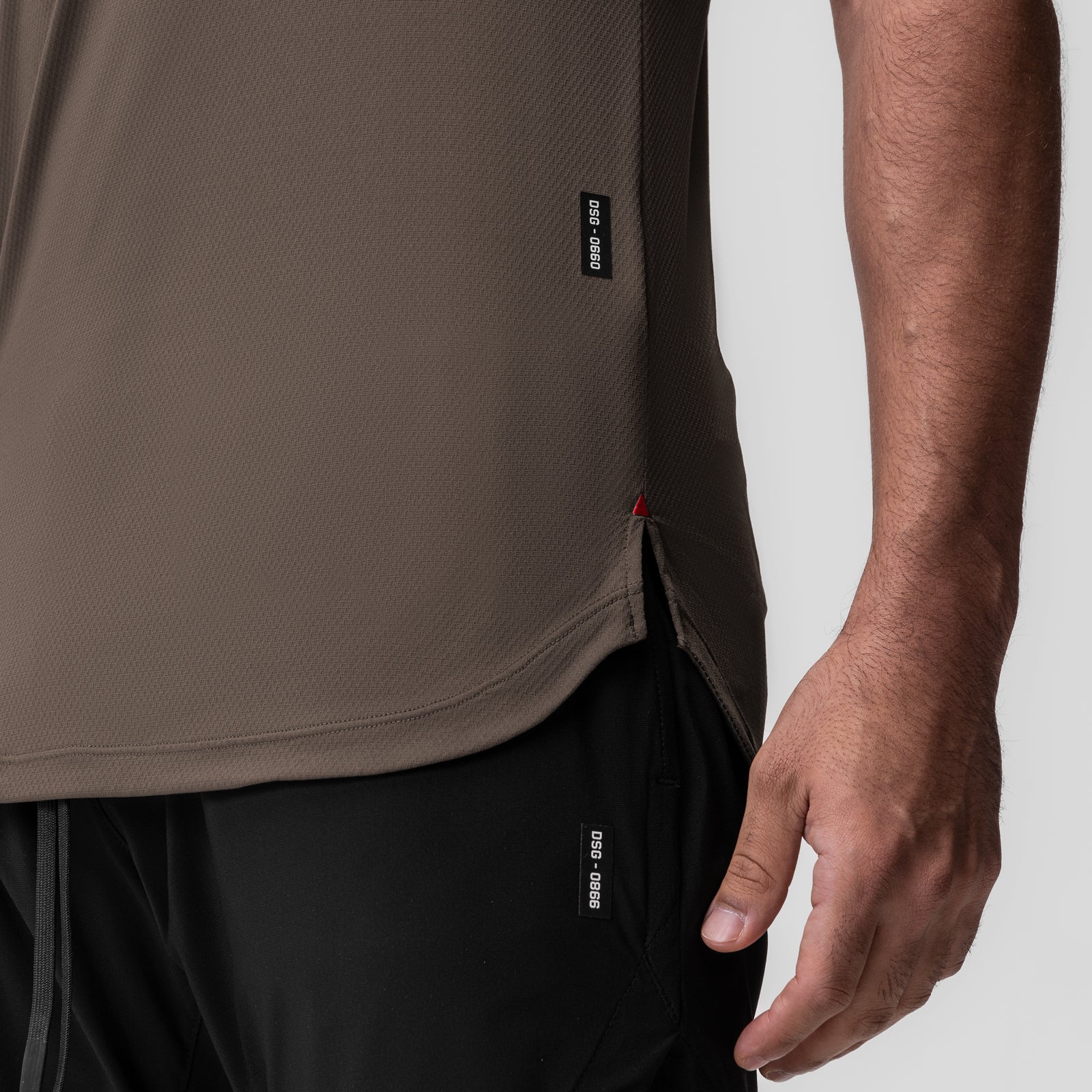0660. AeroSilver Established Tee - Deep Taupe