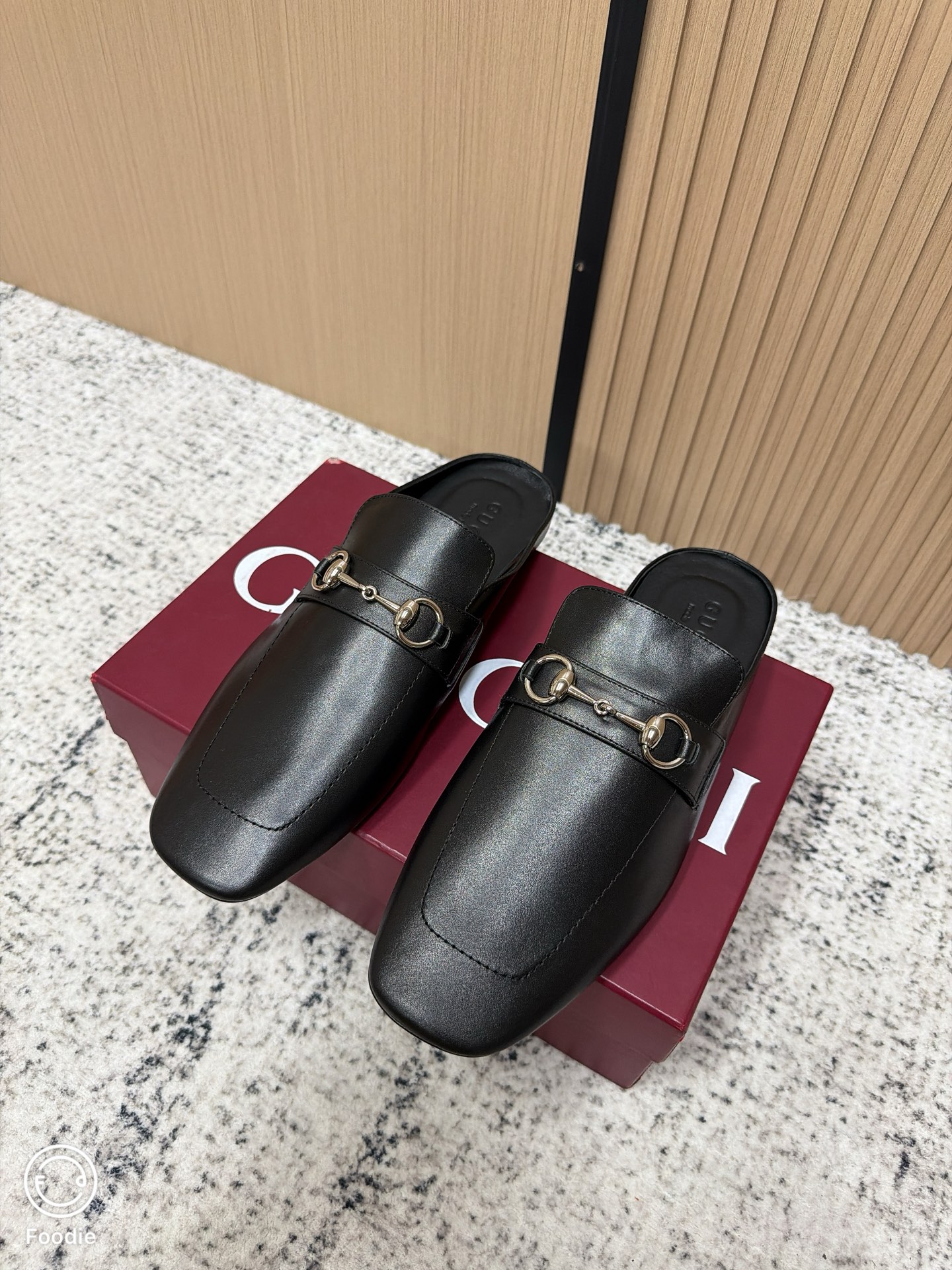 Gucci Jordann Unisex Leather Mules in Black