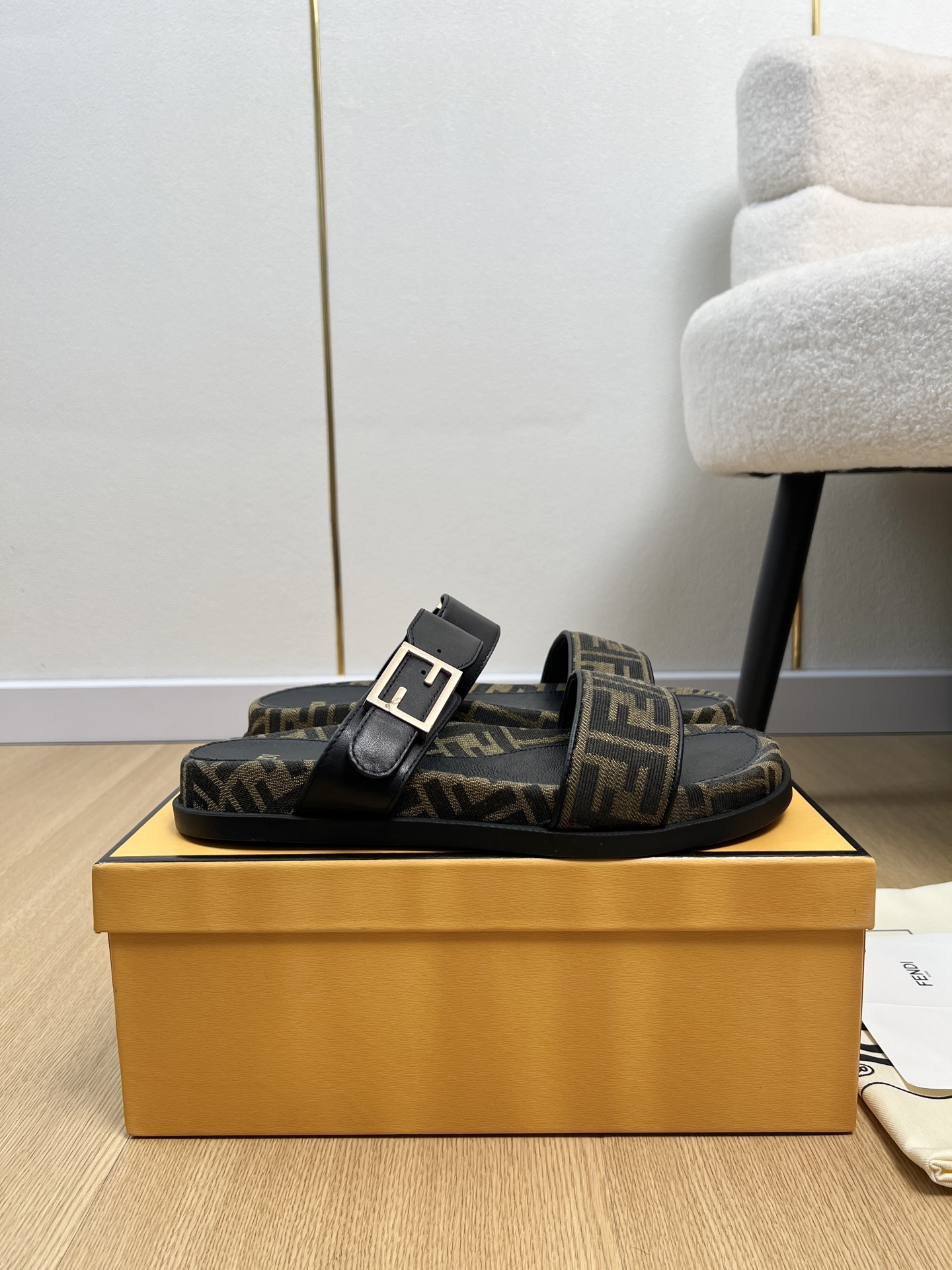 Fendi FF BaguettUnisex Sandal