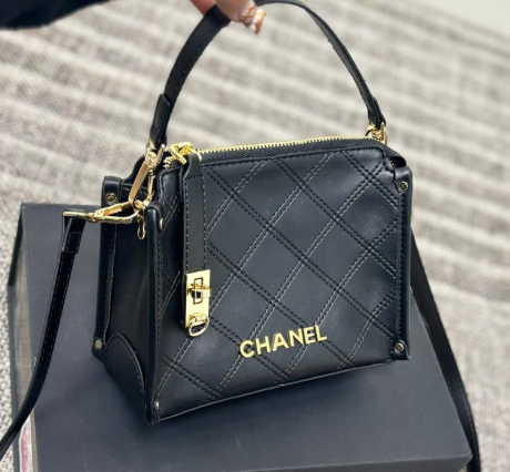 CHANEL Soft box bag