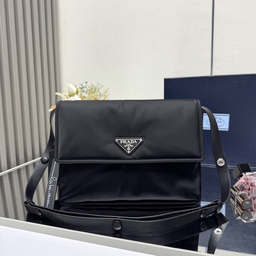 Prada Traveller Medium padded Re-Nylon shoulder bag-Black 1BD255