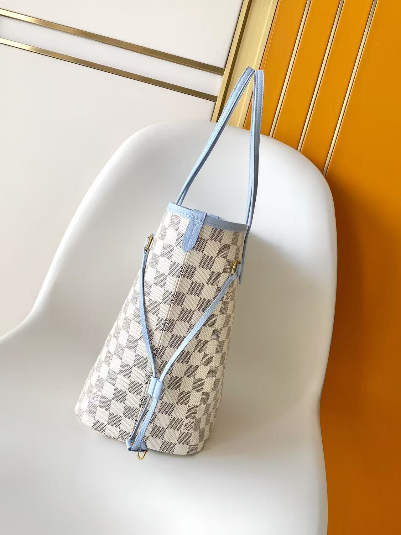 Louis Vuitton Neverfull Bandouli è re Inside Out BB handbag