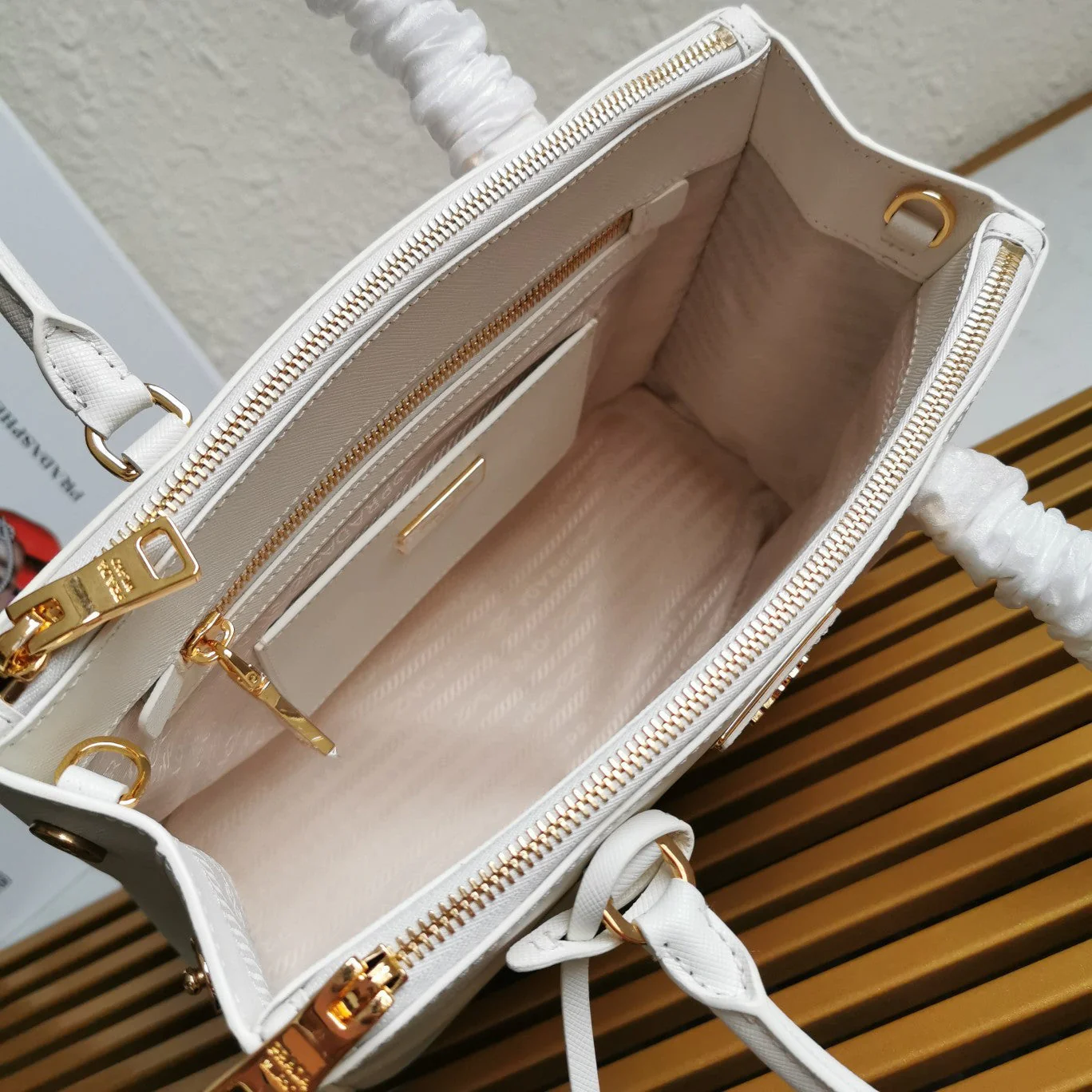 Prada MEDIUM GALLERIA 28 WHITE SAFFIANO LEATHER