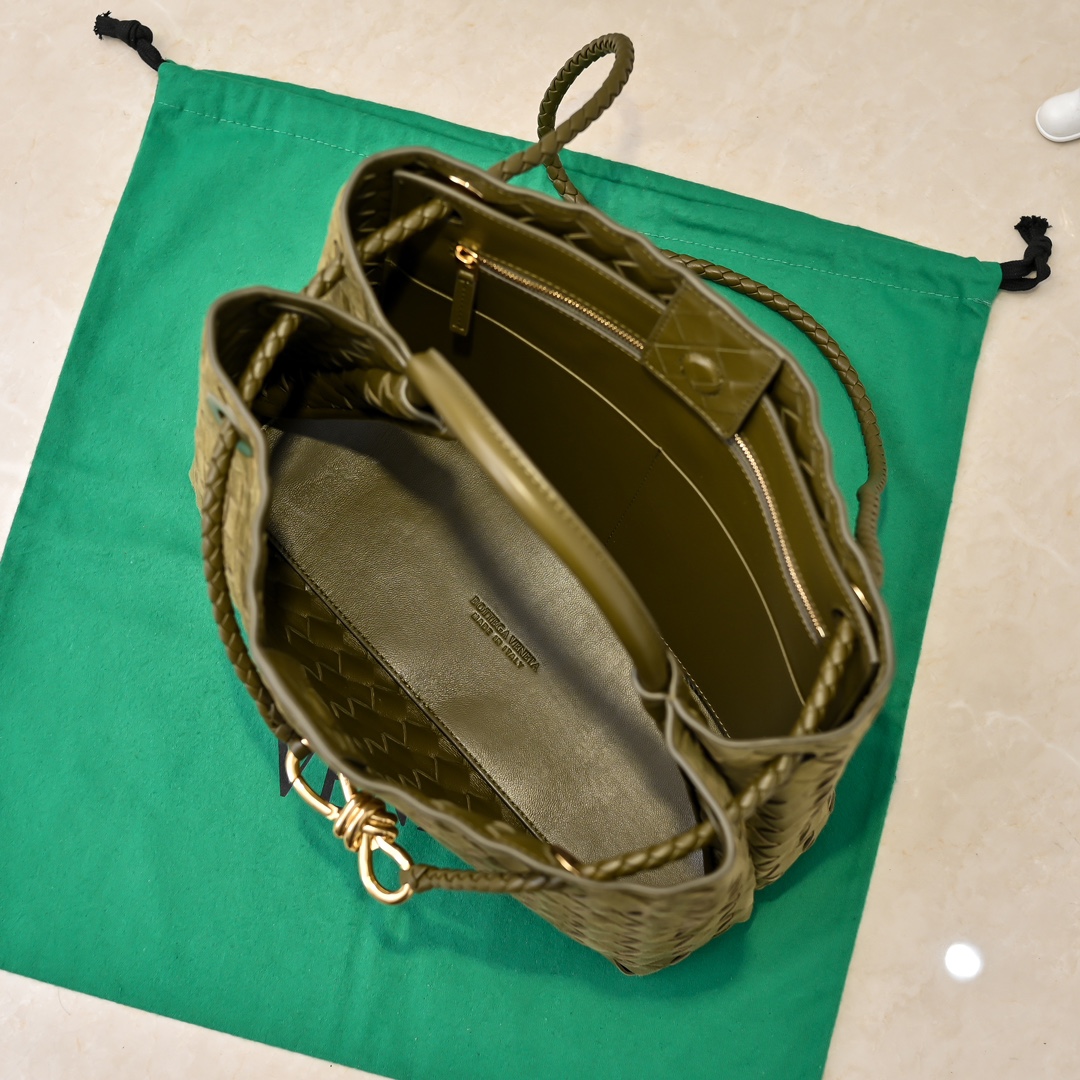 Bottega Veneta Andiamo Fashionable Old Money Style Handbag