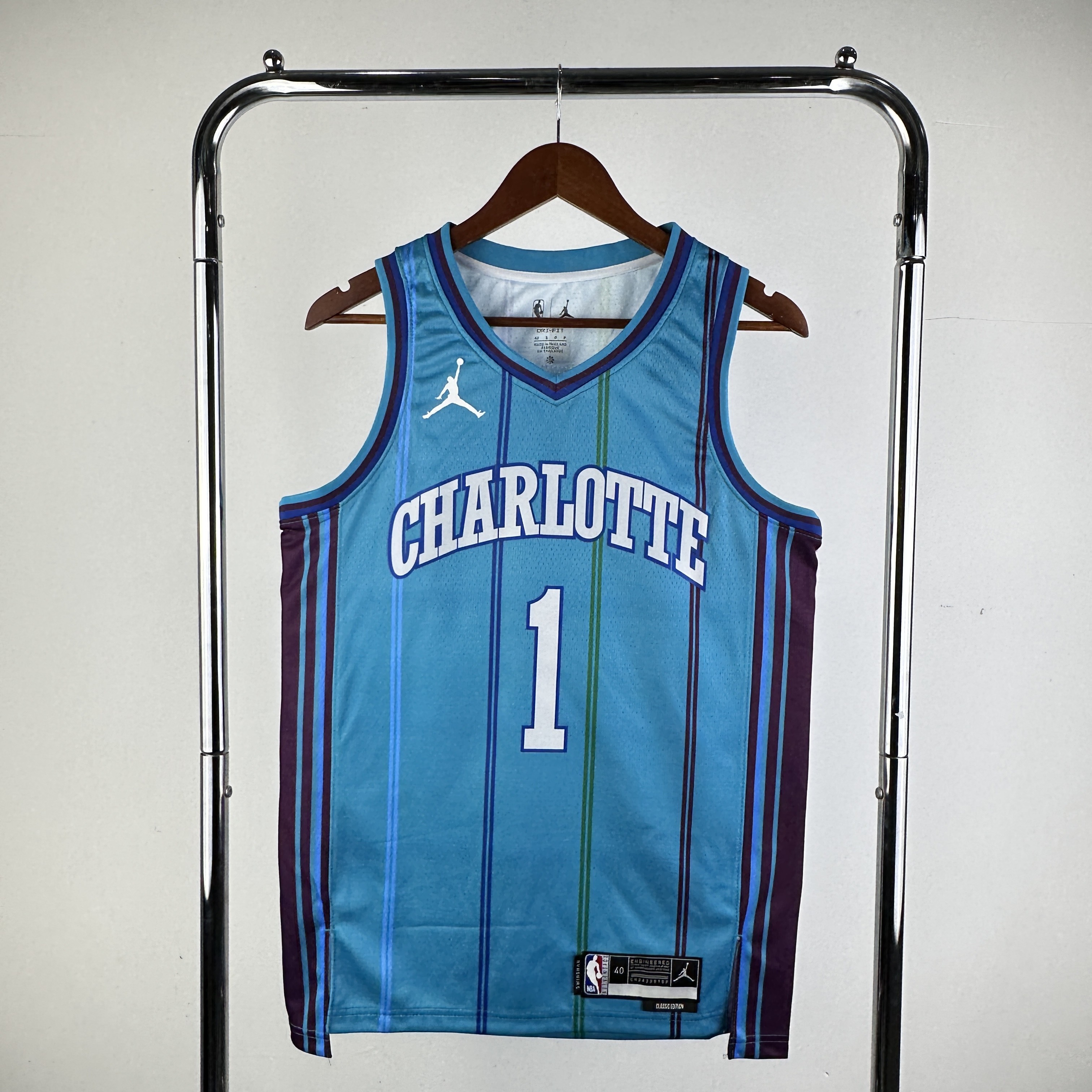 24 Season Hornets Blue Edition No.1 Ball