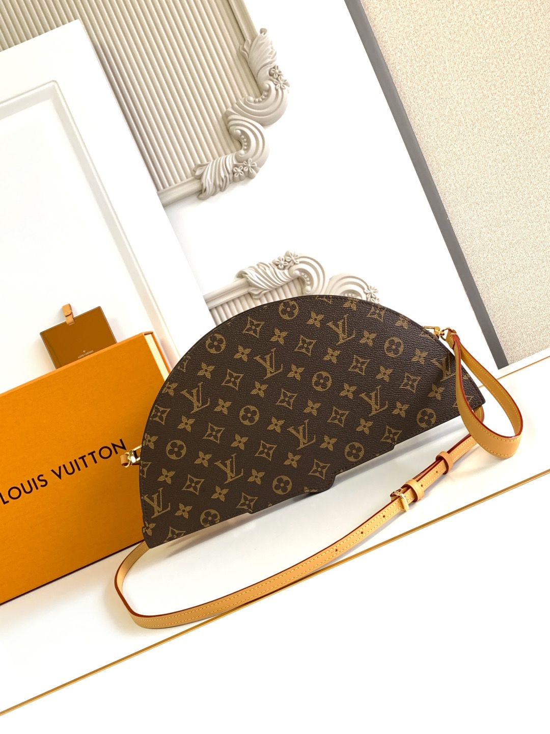 Louis Vuitton LV Monogram Canvas Folding Fan Clutch bag