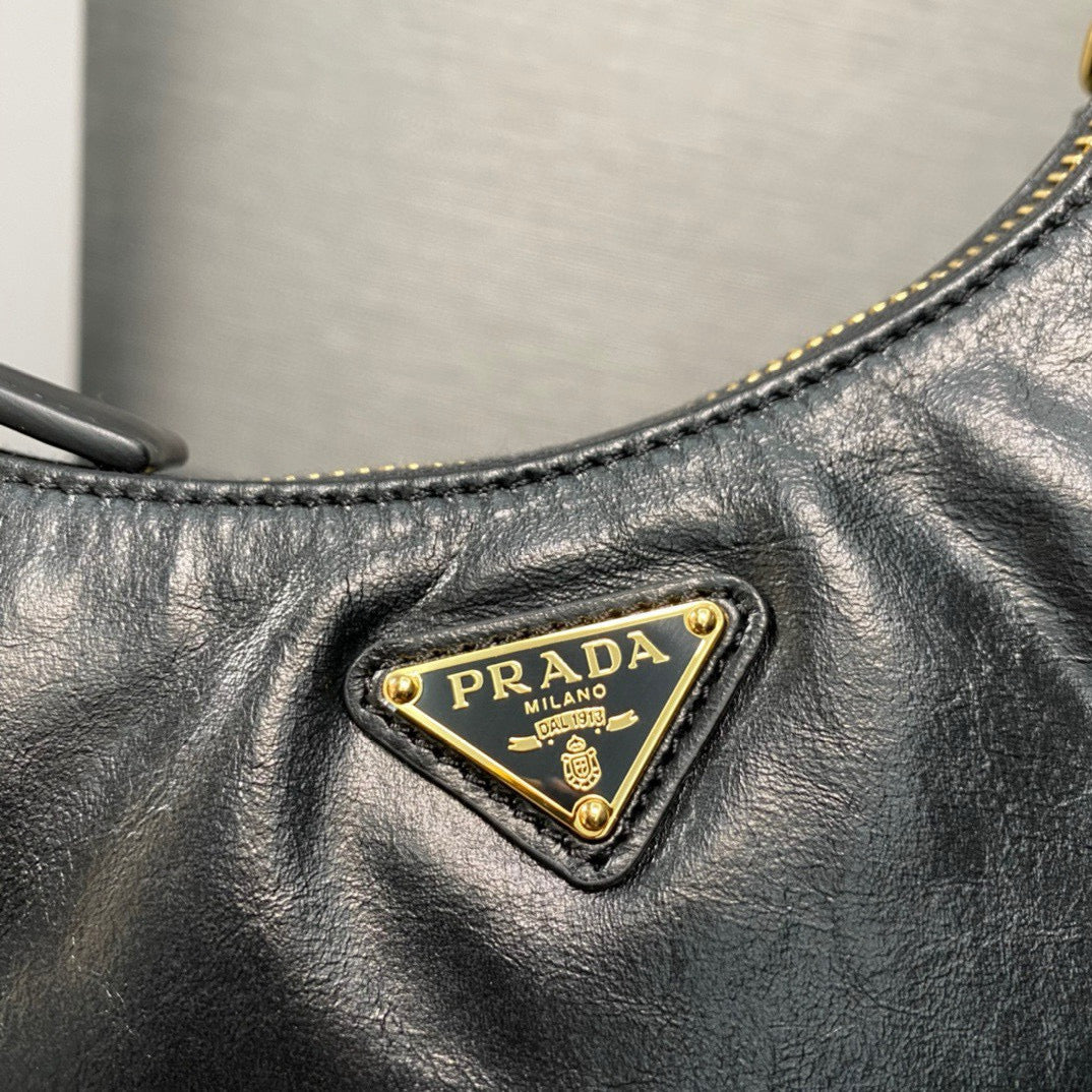 Prada hobo bag 22cm re-edition 2005 black calfskin