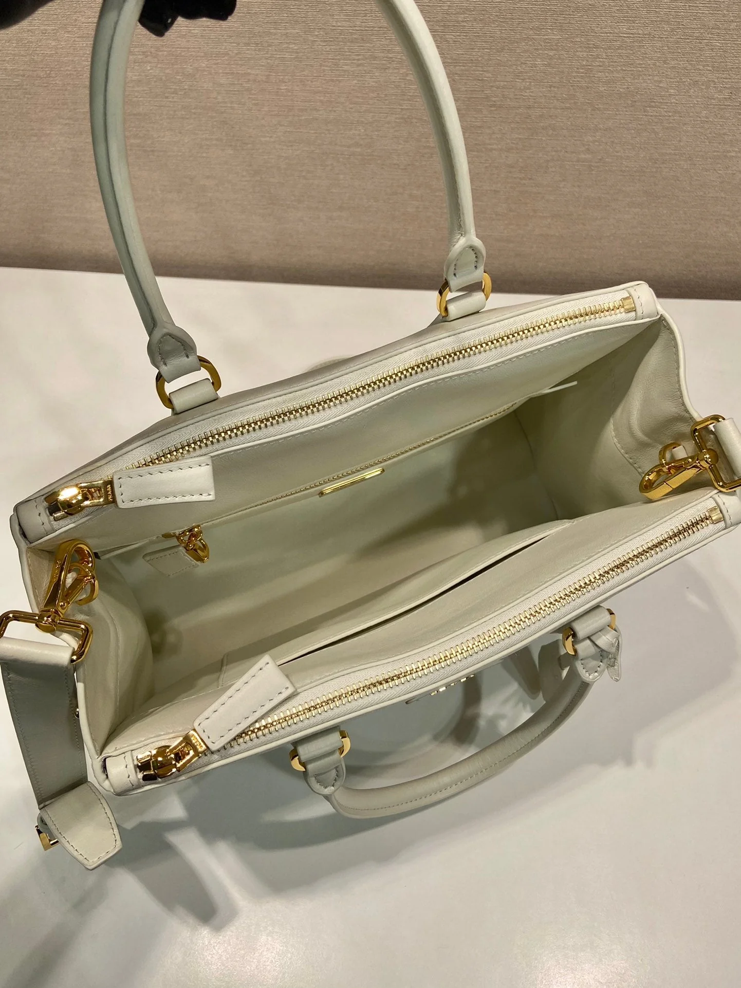 Prada LARGE GALLERIA BAG 32 IN WHITE SMOOTH CALFSKIN GOLD HARDWARE