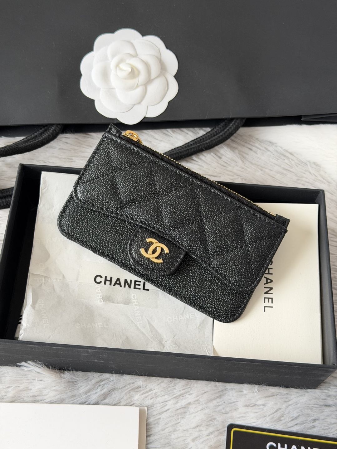 Chanel zipped Card holder in Black Grained calfskin