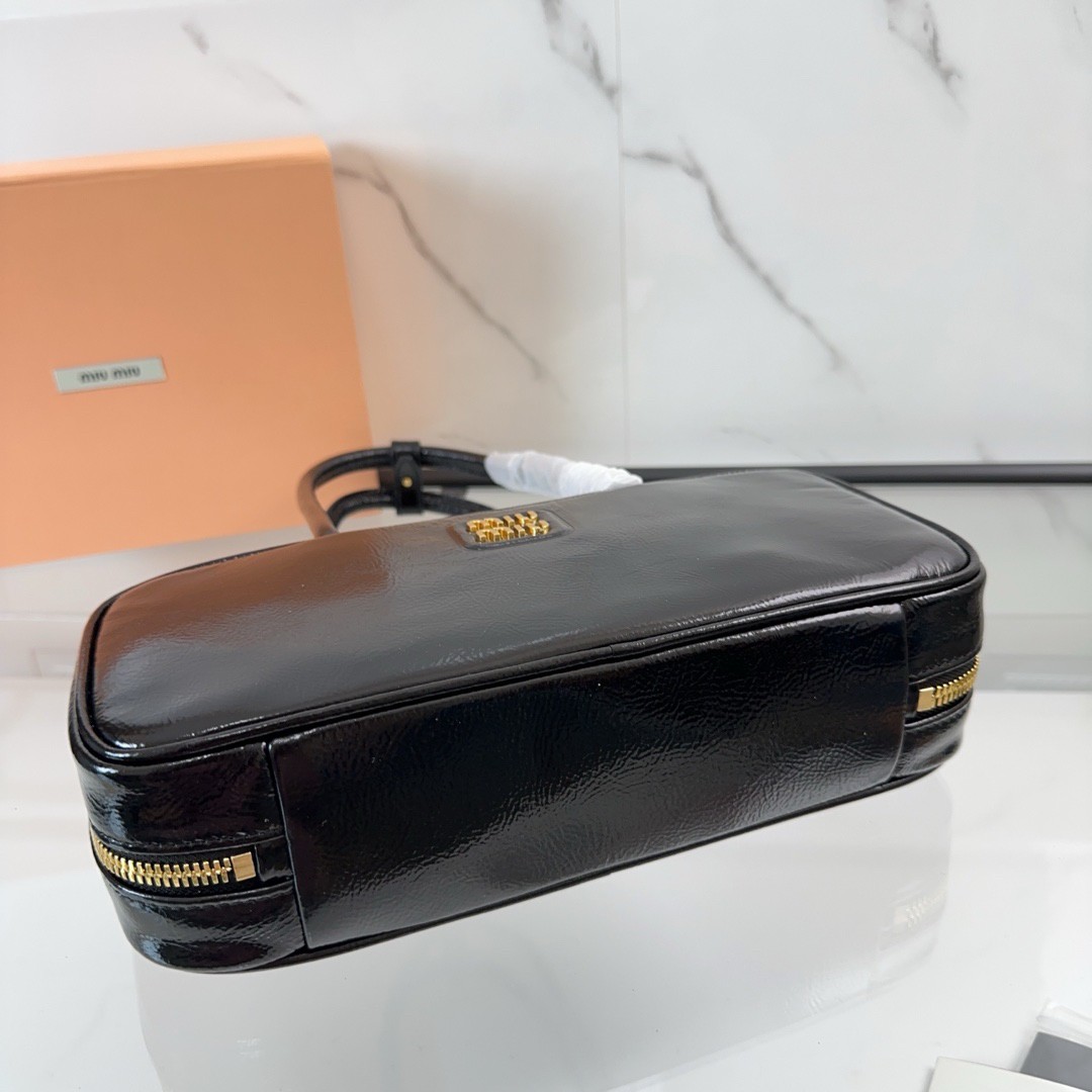 Miumiu Beau Naplak patent leather bag