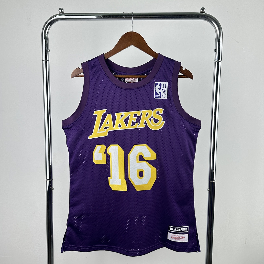 Blackpink collaborates with Lakers S-2XL