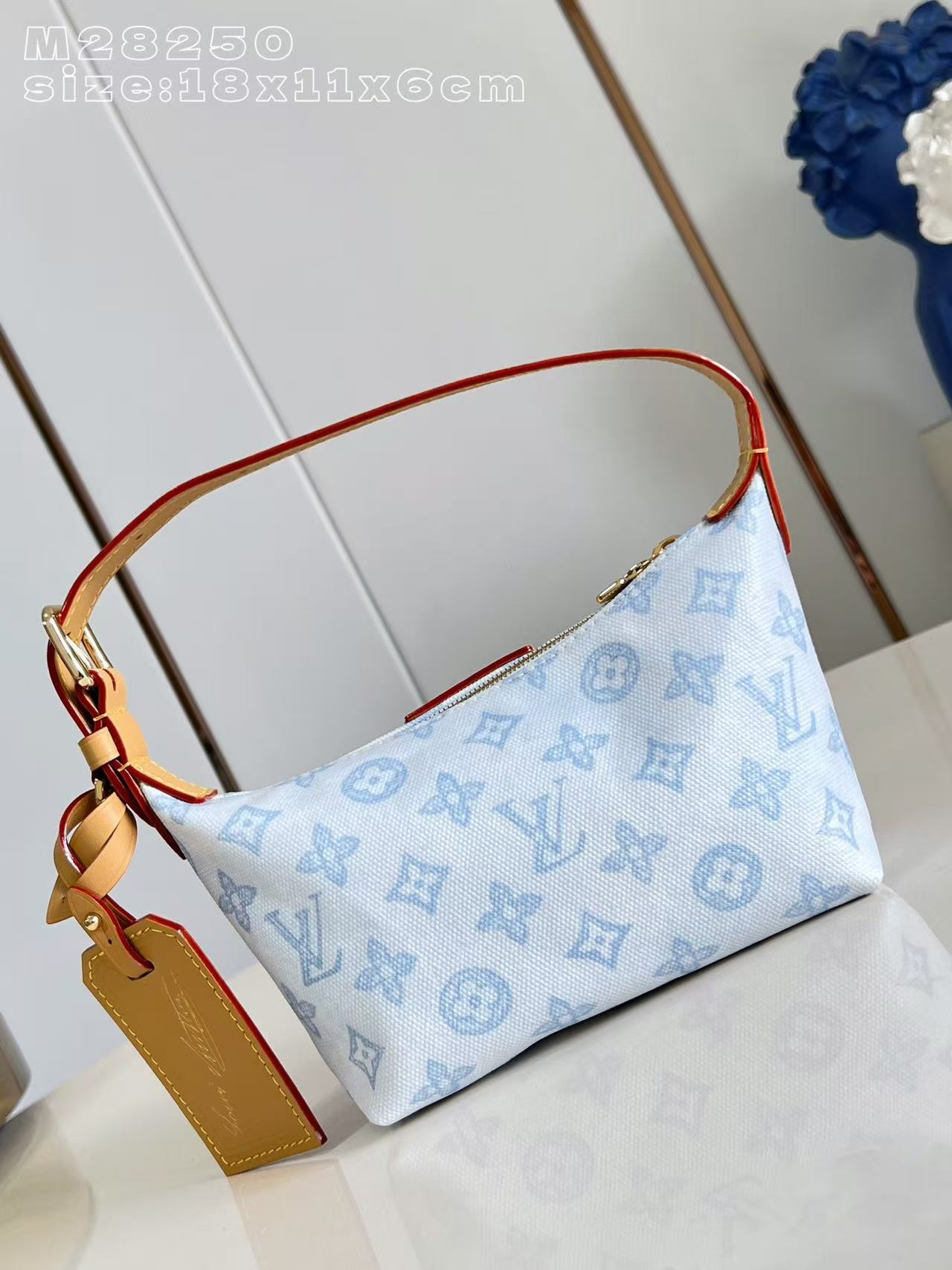 Louis Vuitton LV Pochette Hills handbag