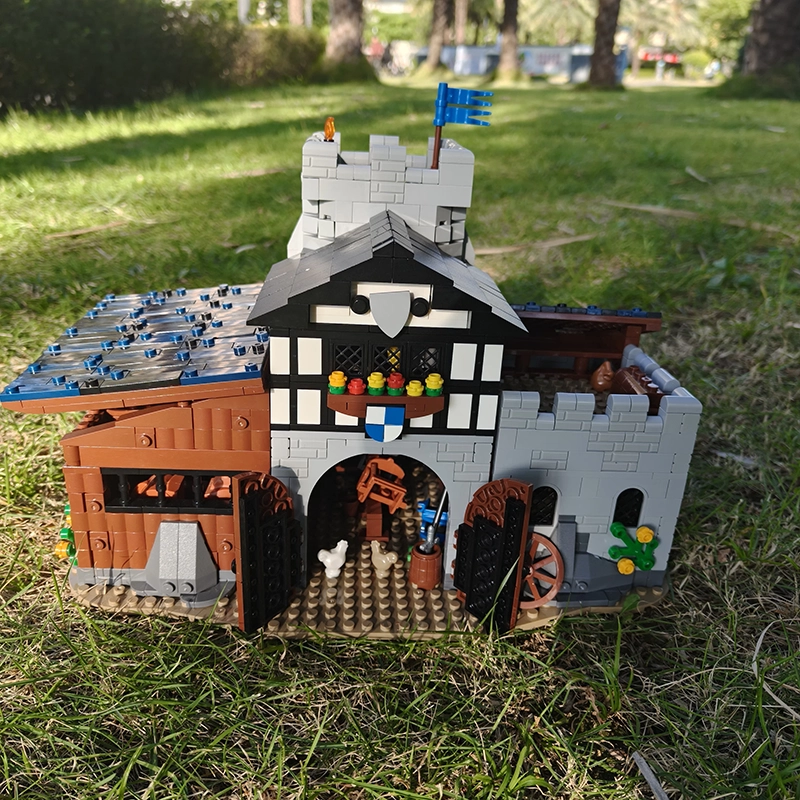 MOC 141494 - Falcon's Stable