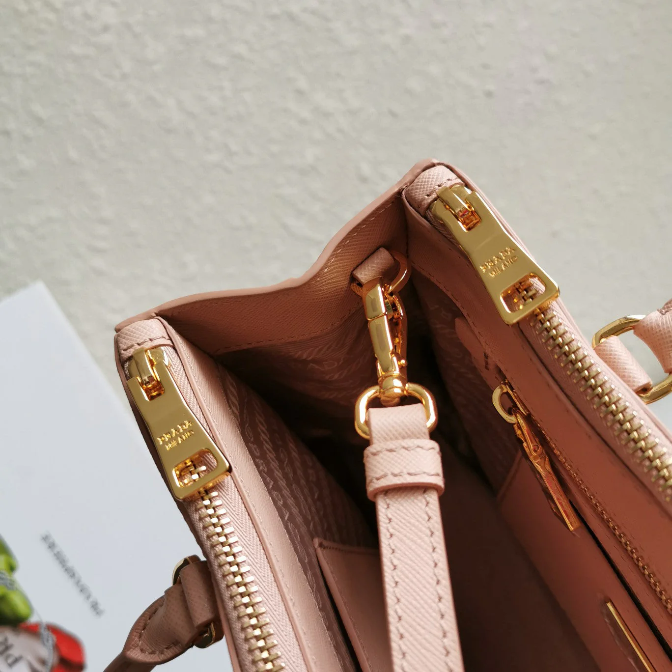 Prada GALLERIA 28 BAG IN DESERT BEIGE SAFFIANO LEATHER