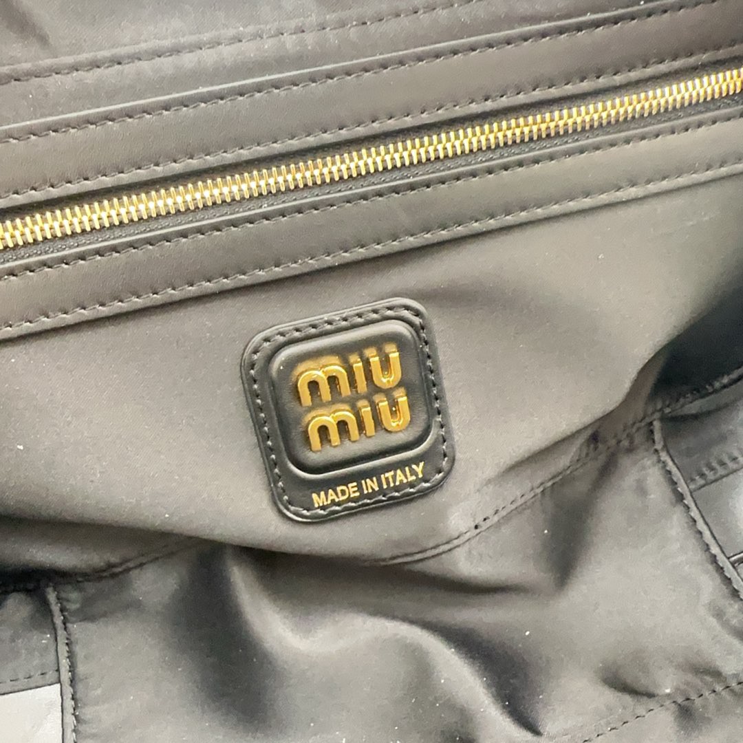 Miumiu Beau Naplak patent leather bag