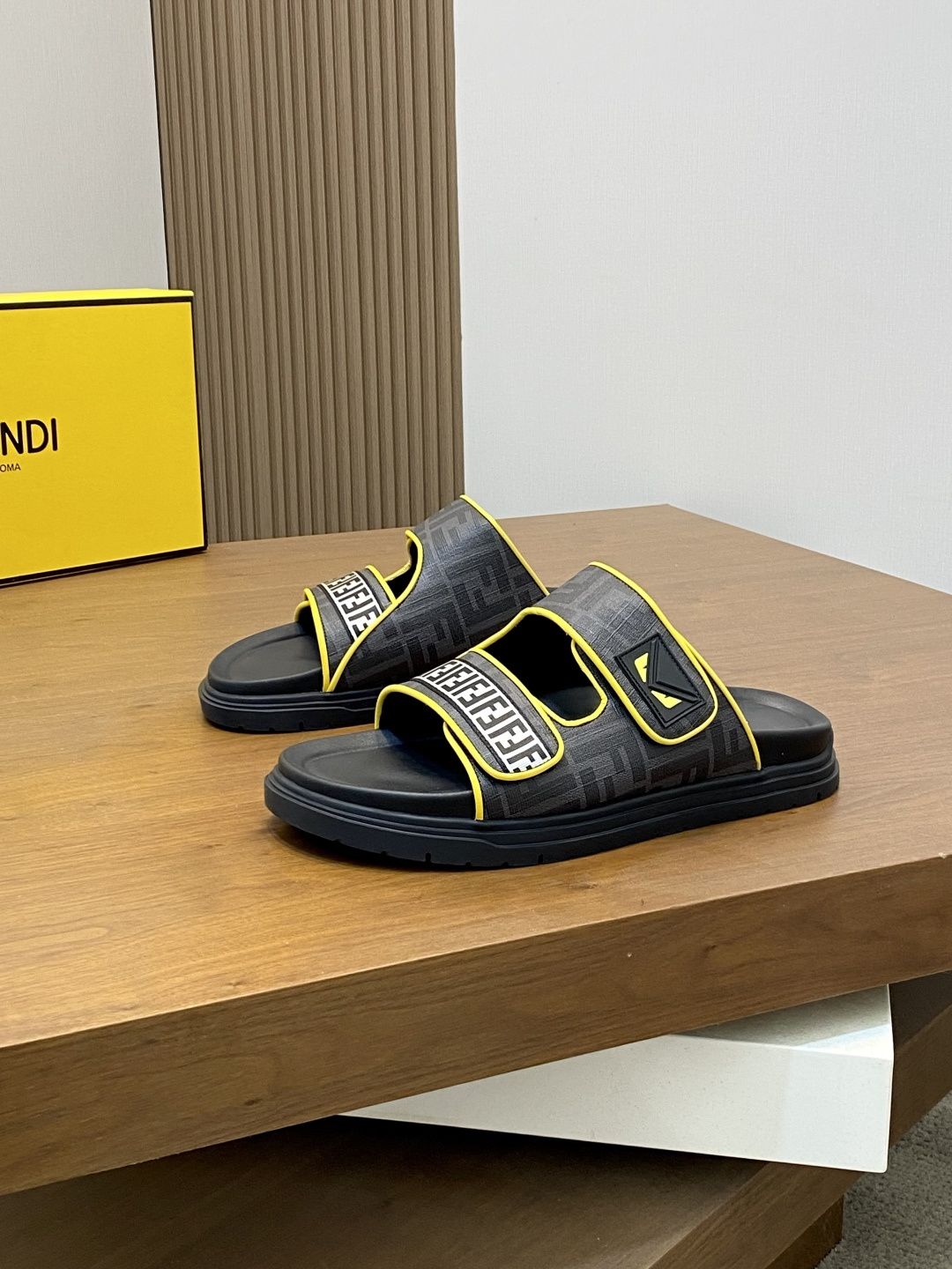 Fendi Men's Sandale