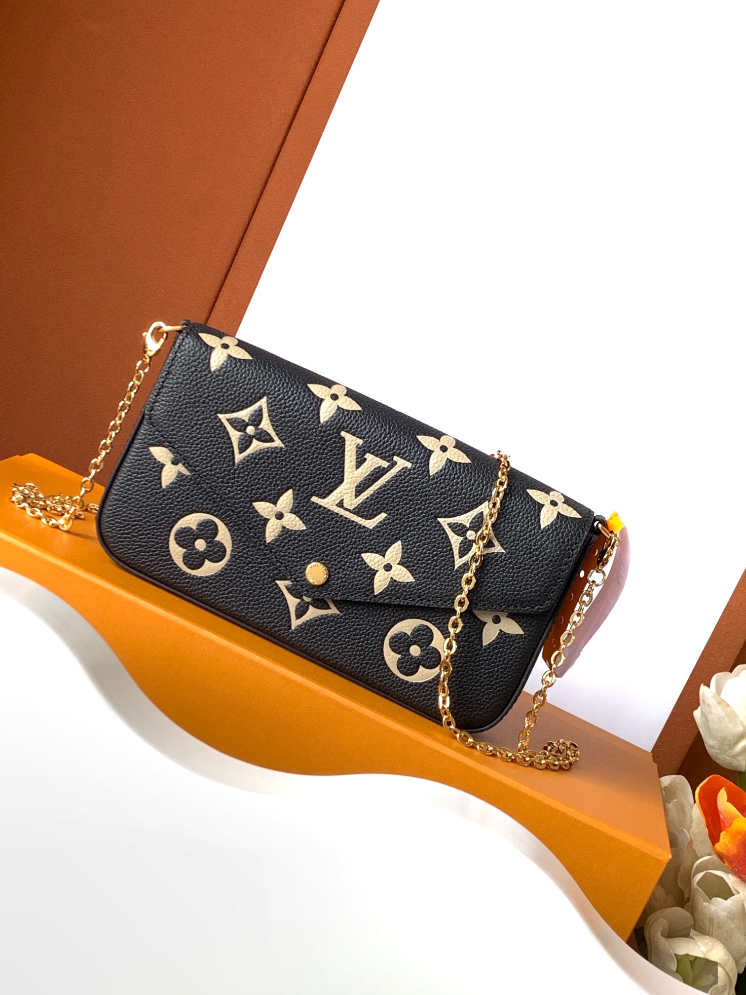 M82479 LV Pochette Felicie Flap Pouch