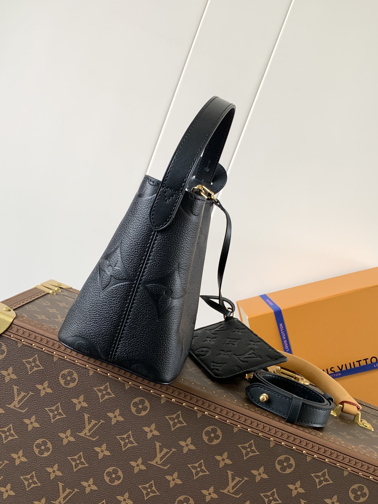 M13480 All in BB Handbag in Black Embossed grained cowhide leather