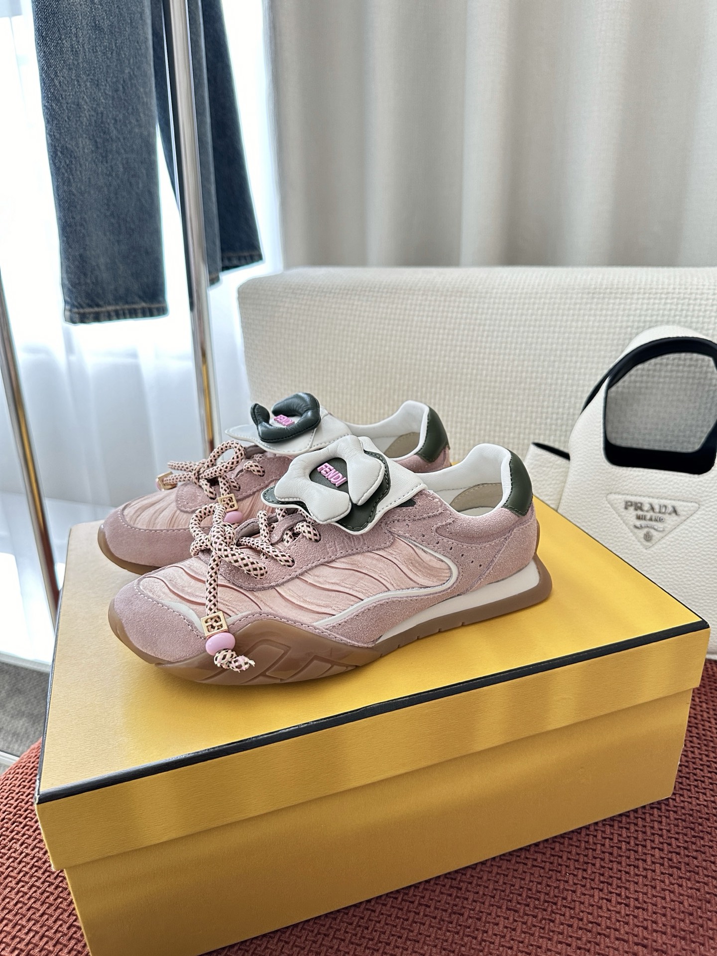 Fendi Pink Round Toe Flower Patch Wave Textured Fabric Low-Top Sneakers - KAIROO