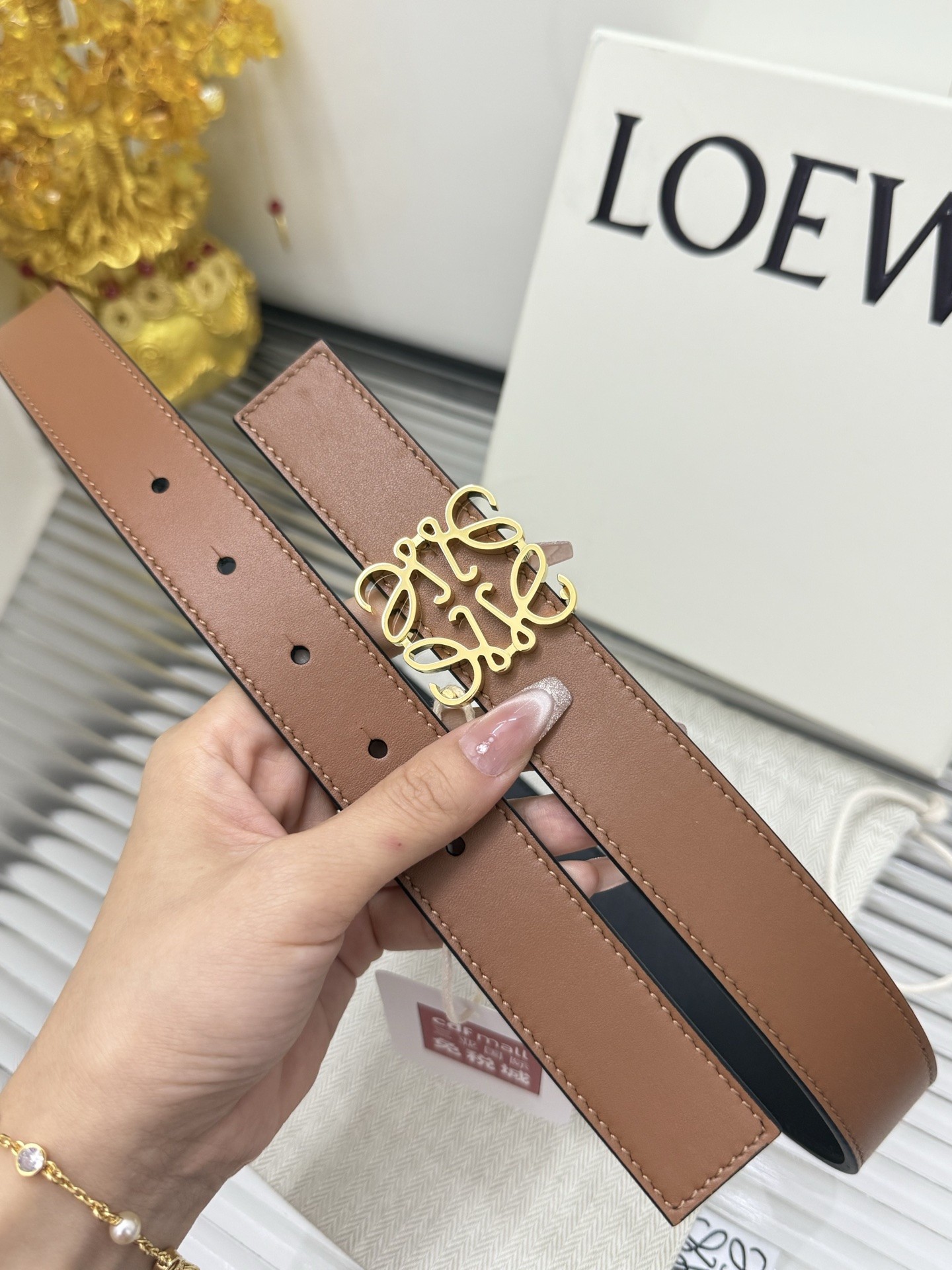 Loewe 2.8cm Gold-Tone Cutout Anagram Buckle Reversible Leather Belt - KAIROO