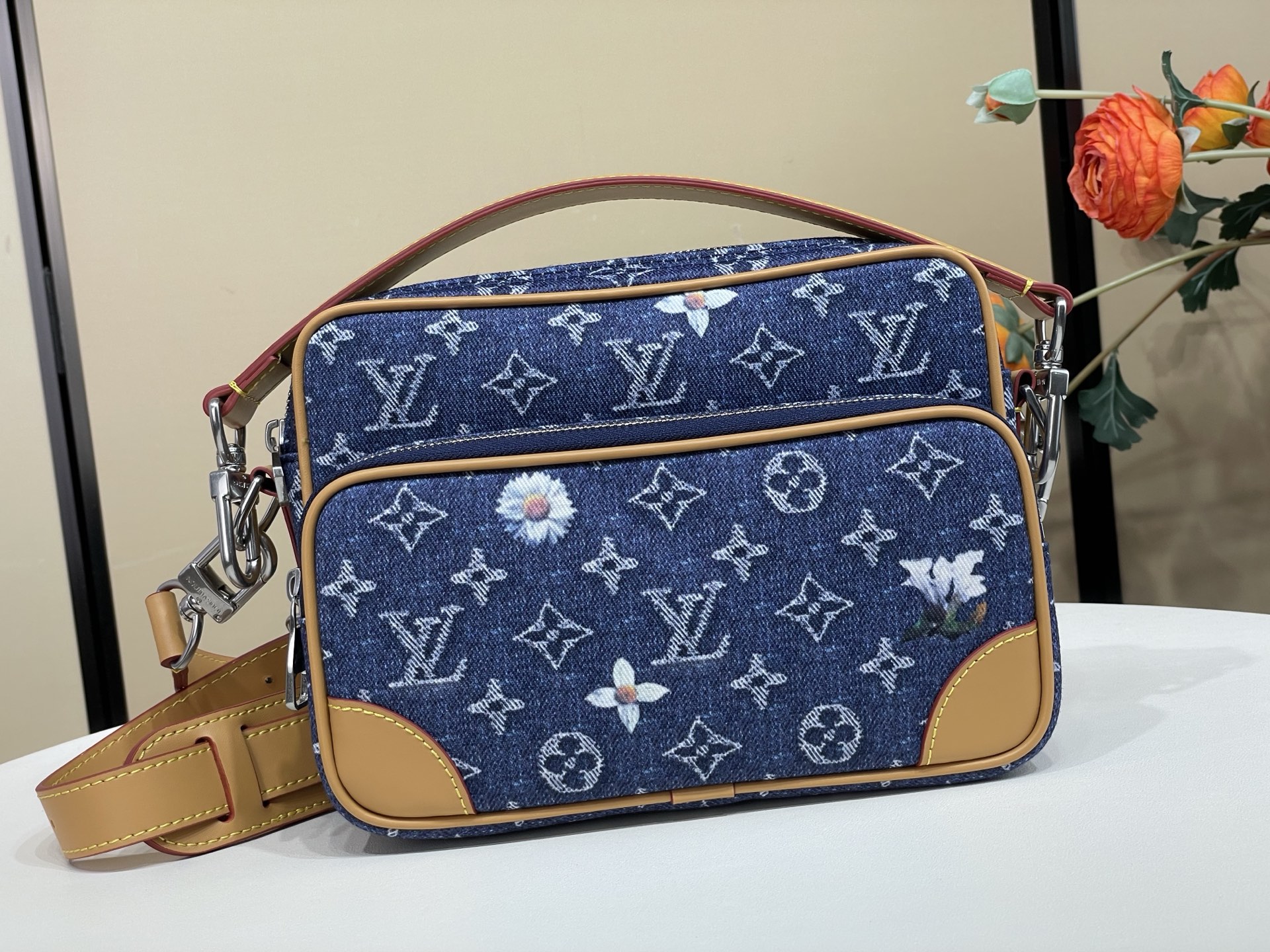 Louis Vuitton batch NIL mailman handbag m27553